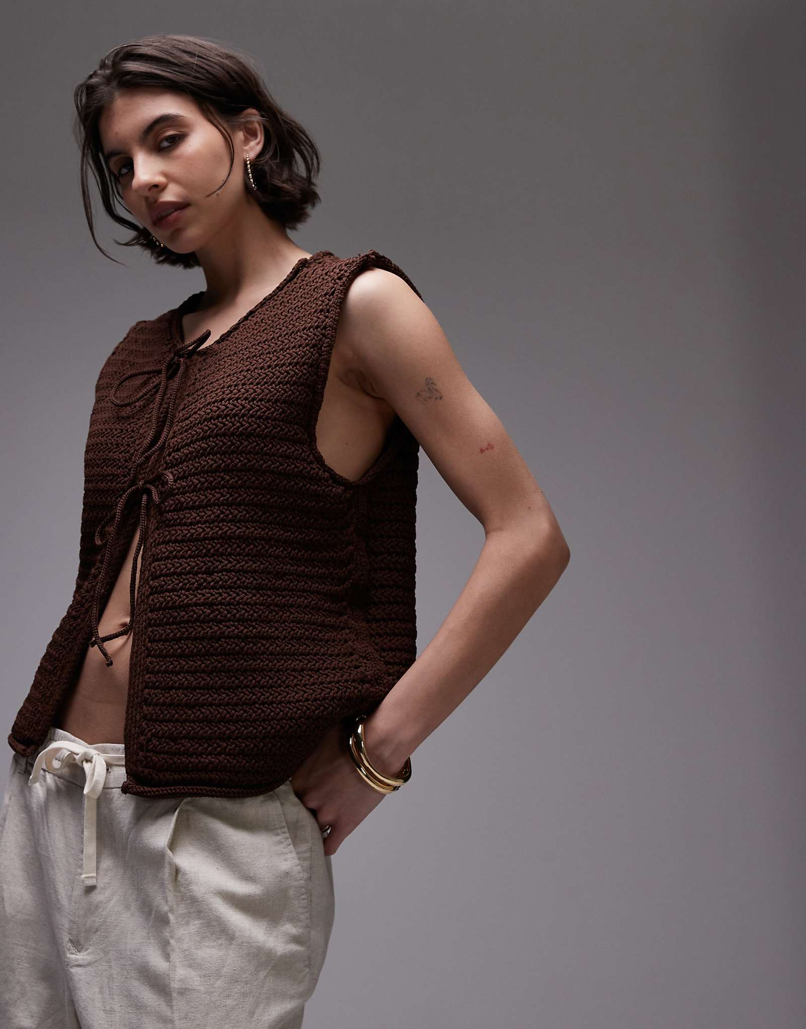 Topshop knit tie front vest in brown 6090₽