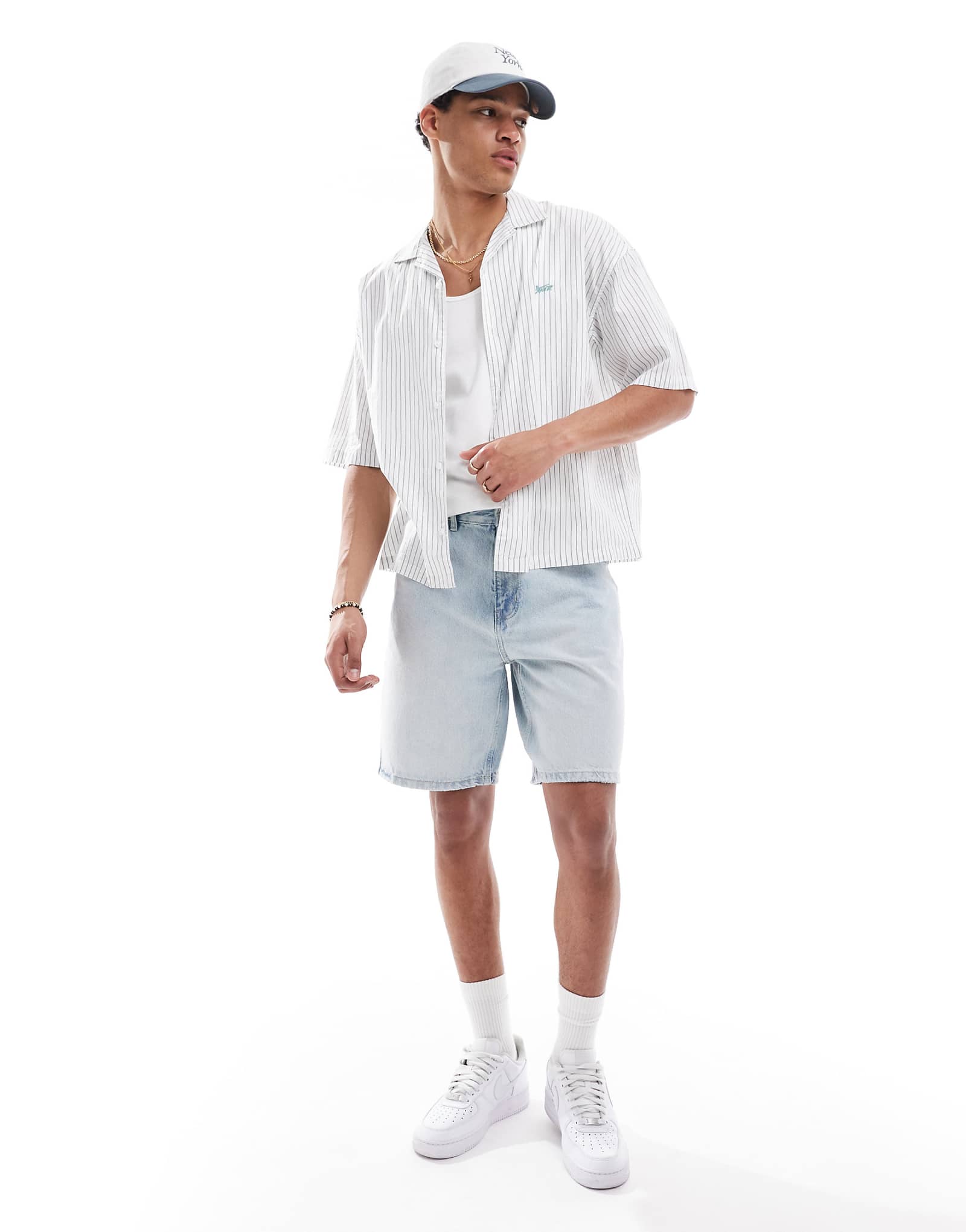 Pull-Bear standard fit denim shorts in light blue 7590₽