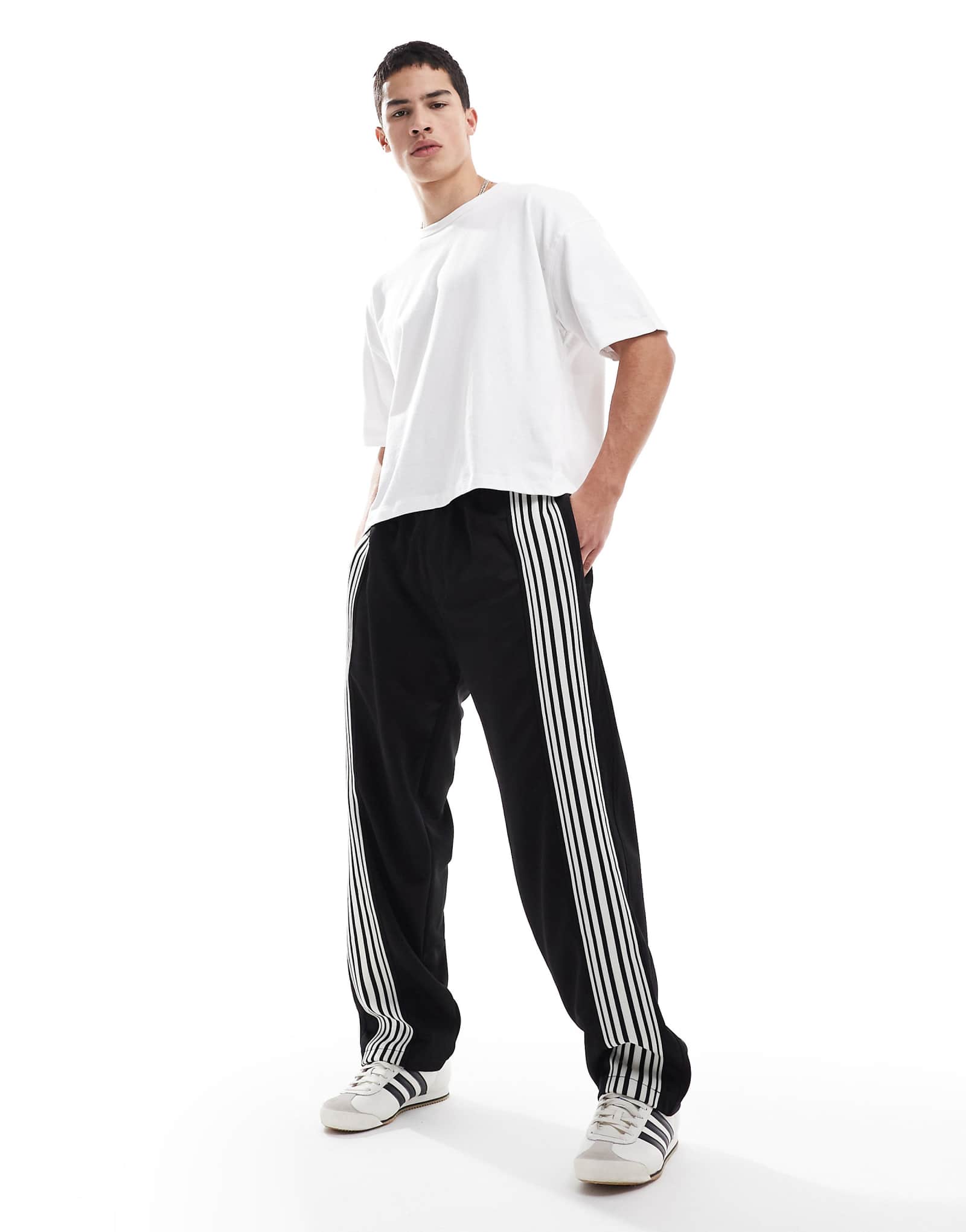 Pull-Bear wide leg stripe sweatpants in black 7590₽