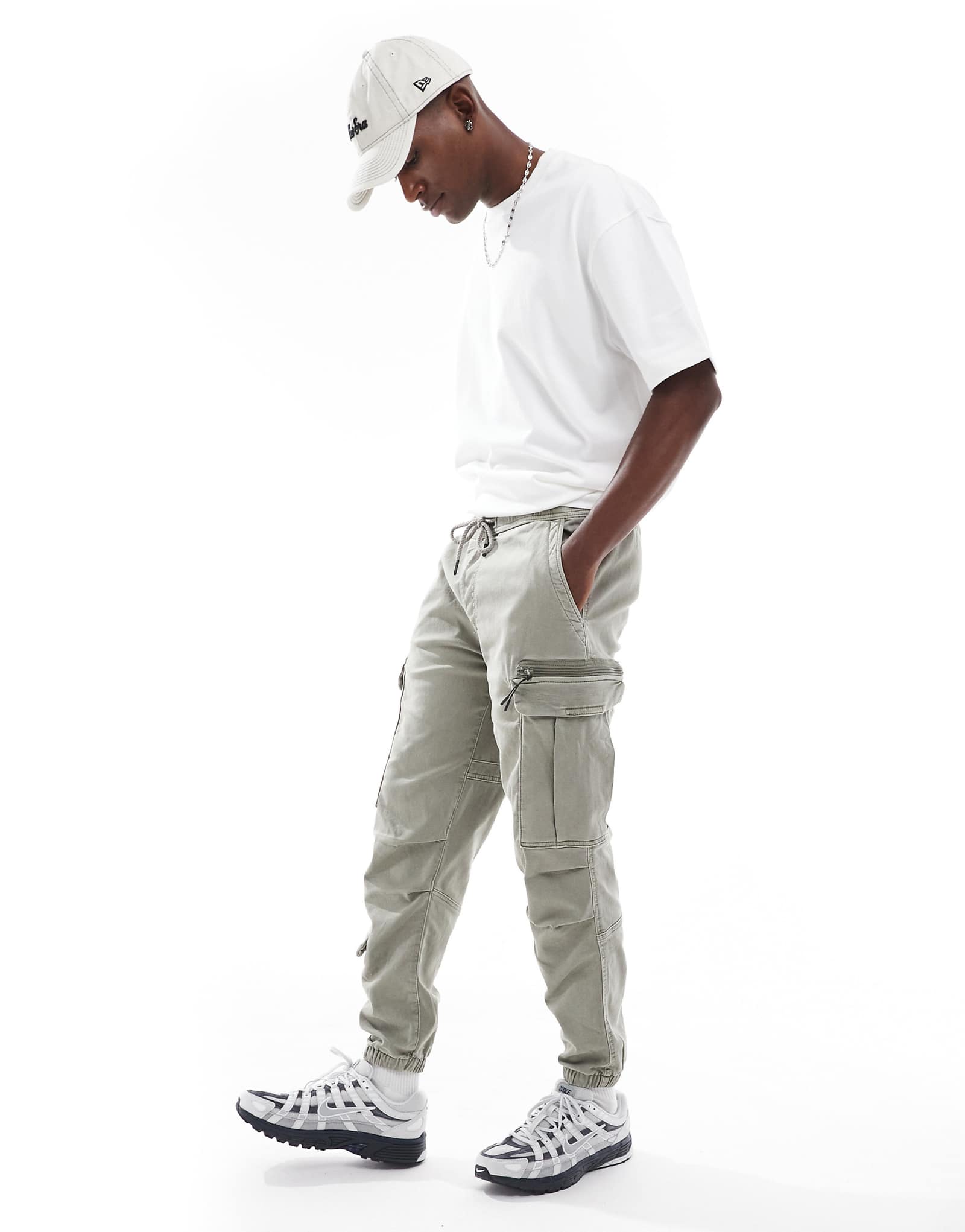 Pull-Bear soft cargo sweatpants in stone 11290₽