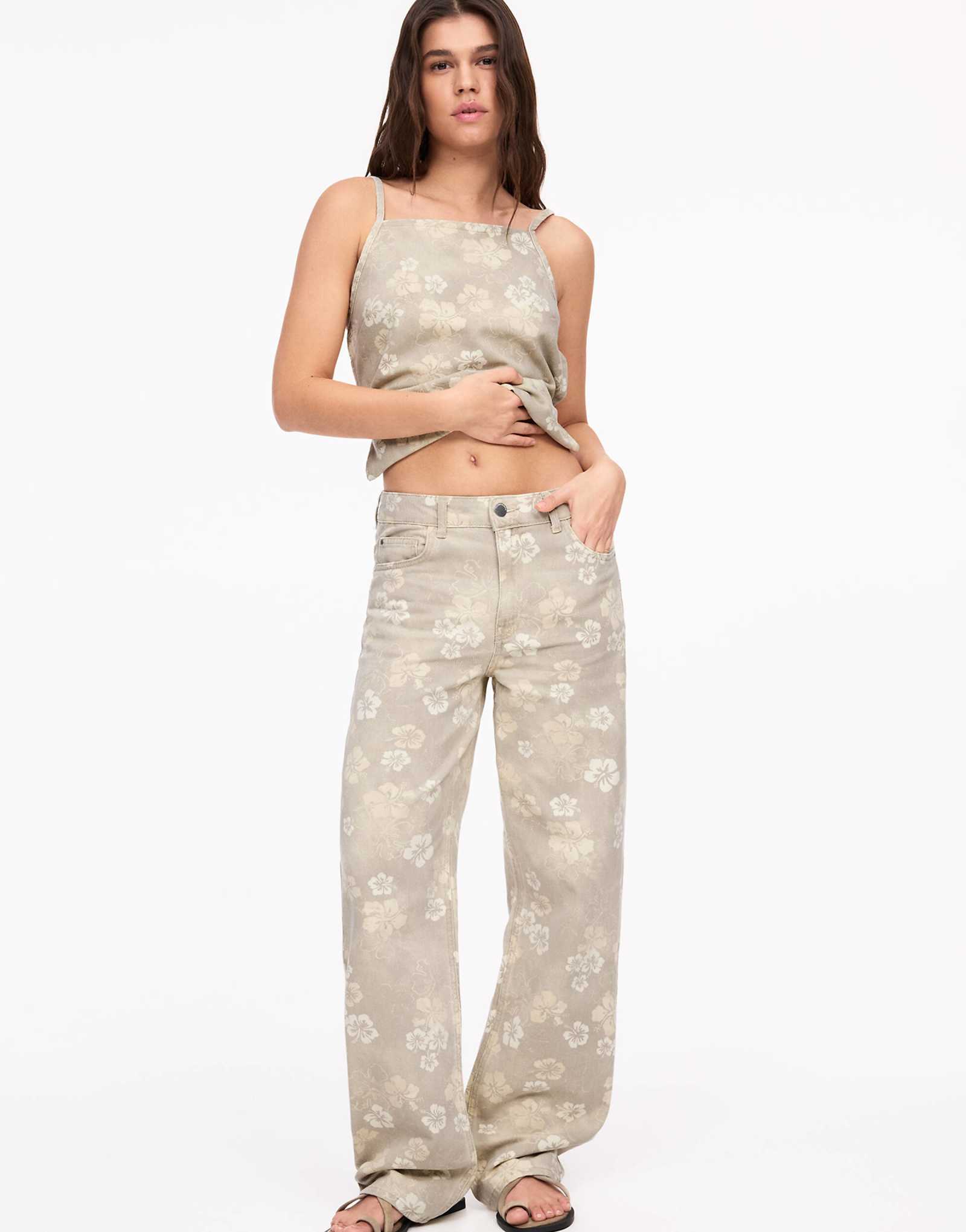 Pull-Bear floral print wide leg jeans in beige 7790₽