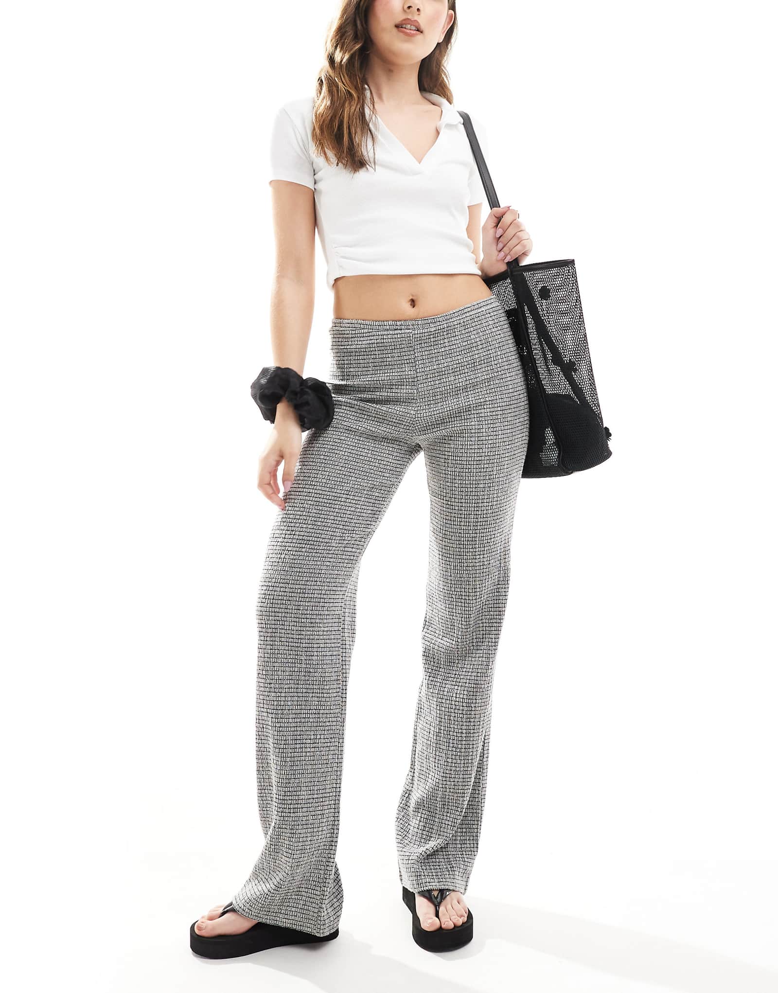 Pull-Bear textured straight leg pants in gray 4690₽