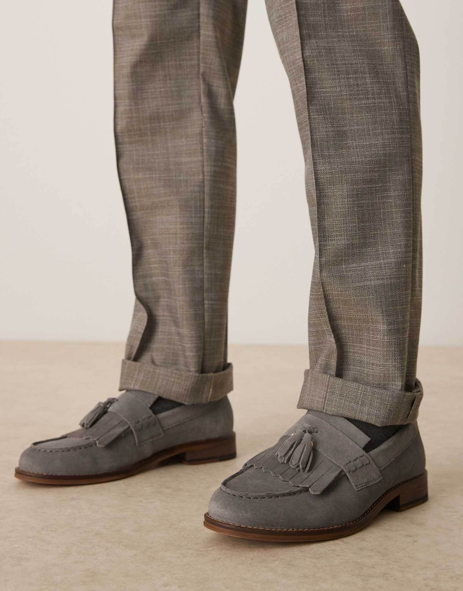 ASOS DESIGN loafers in gray suede with fringe and tassel detail 12290₽