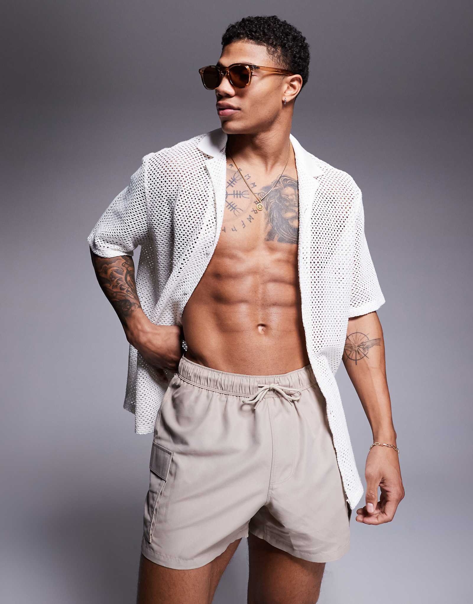 ASOS DESIGN swim shorts in short length with cargo pockets in stone 5290₽