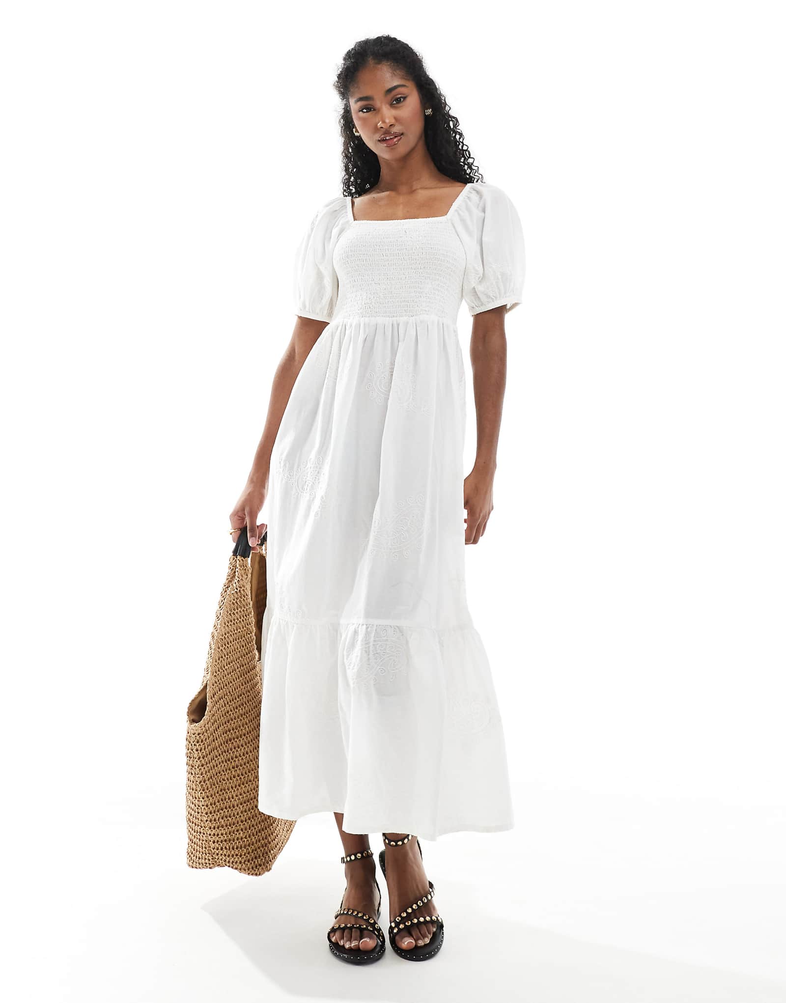 Accesorize puff sleeve shirred dress in white with embroidery detail 11890₽