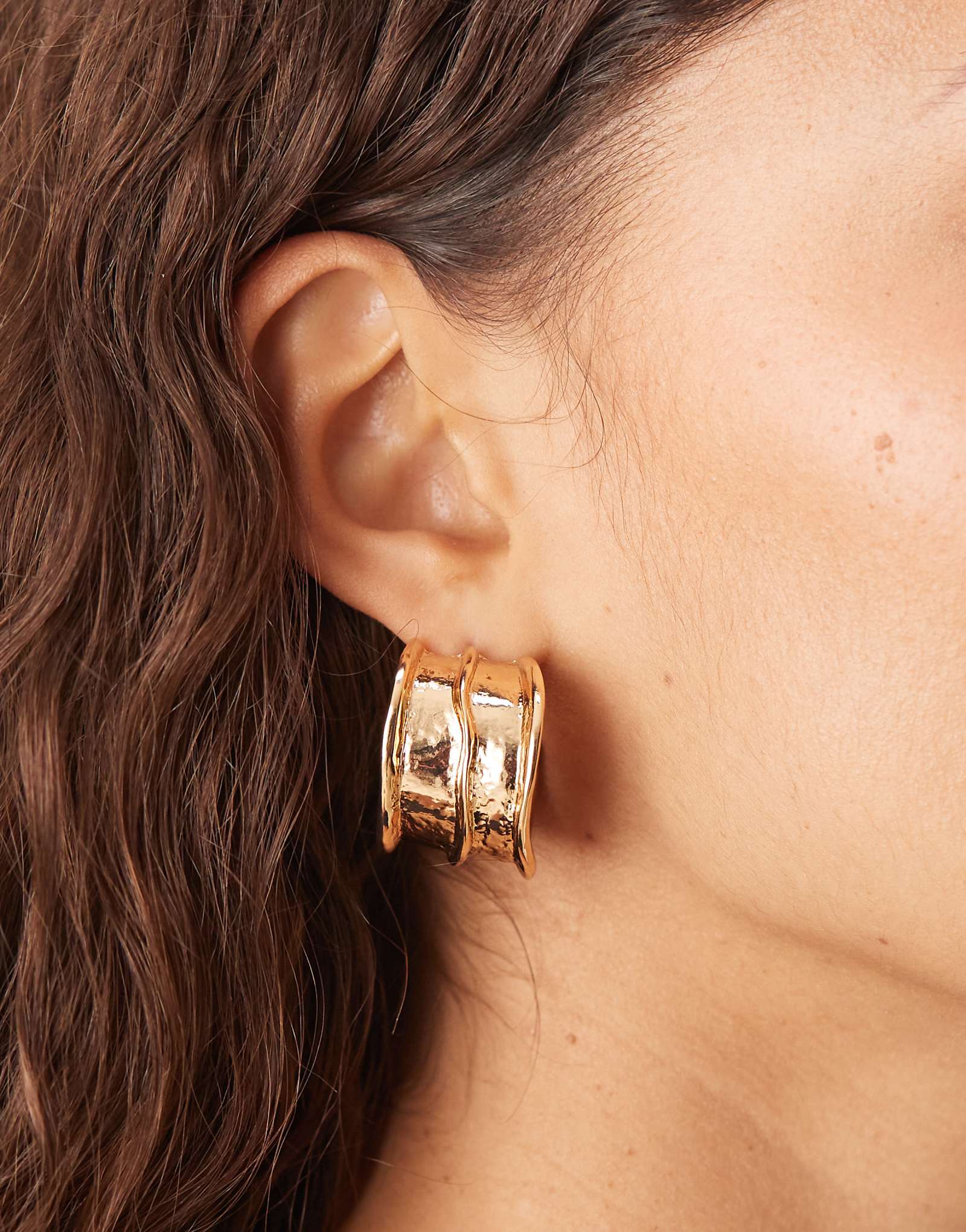 Accessorize ocean waves wide hoop earrings in gold 2590₽