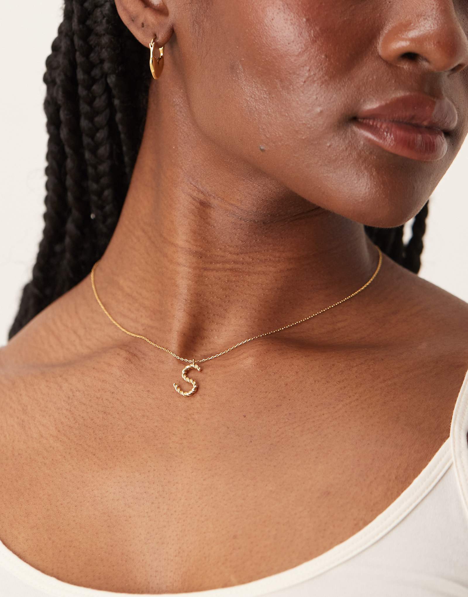 Accessorize Z twisted S initial necklace in gold plated 4890₽