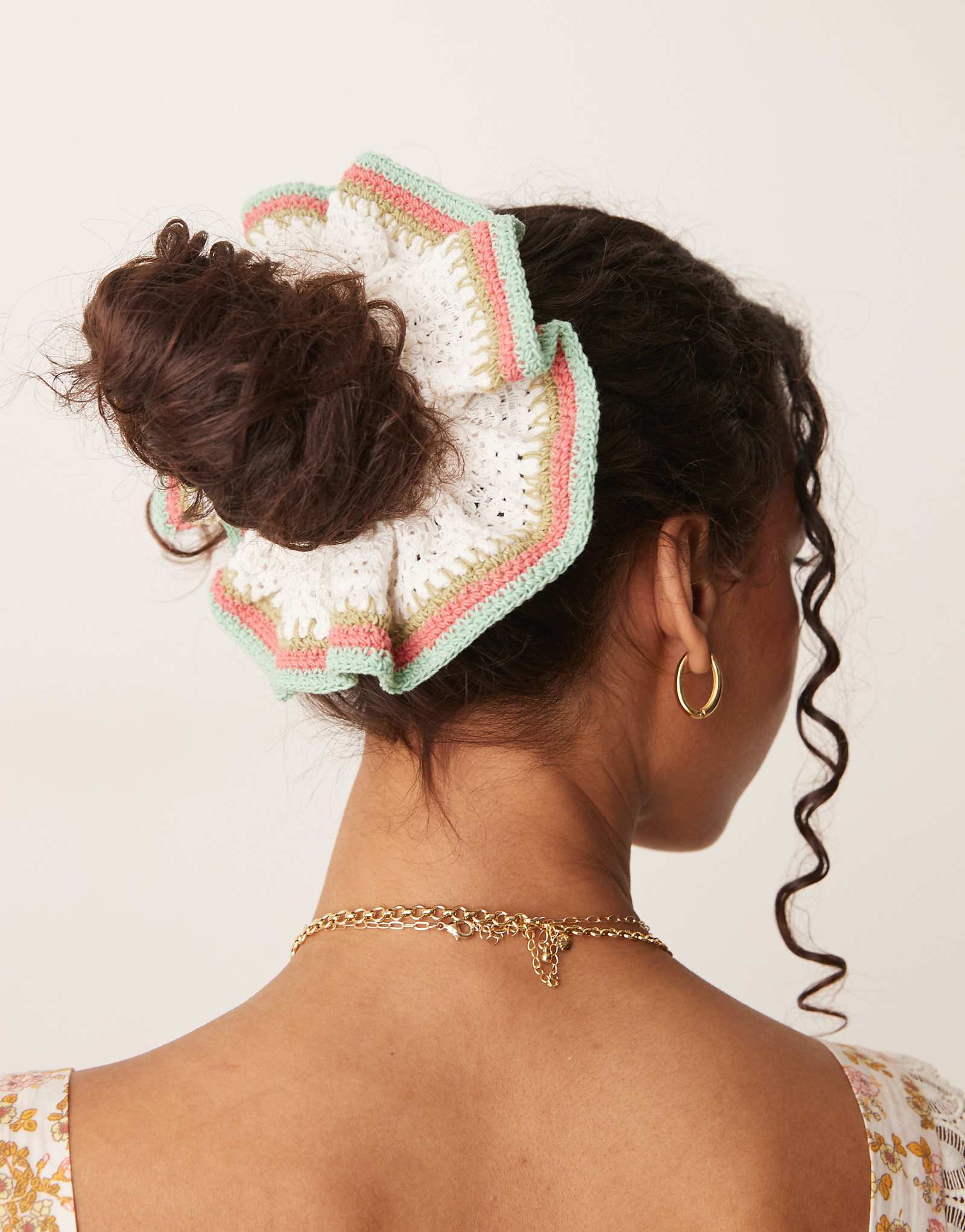Accessorize crochet piped hair scrunchie in multi 4790₽