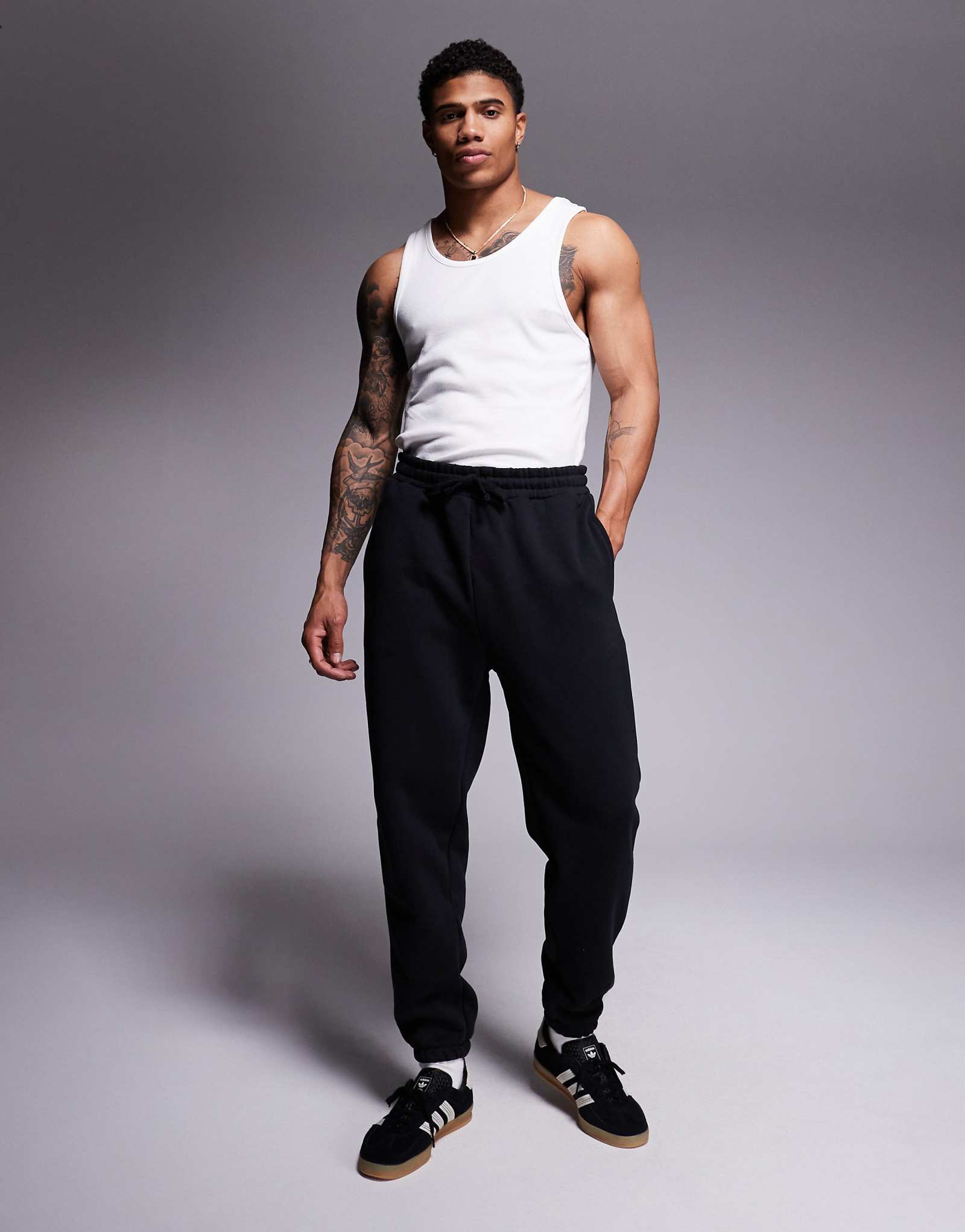 ASOS DESIGN premium heavyweight tapered sweatpants 400gsm in black 7490₽