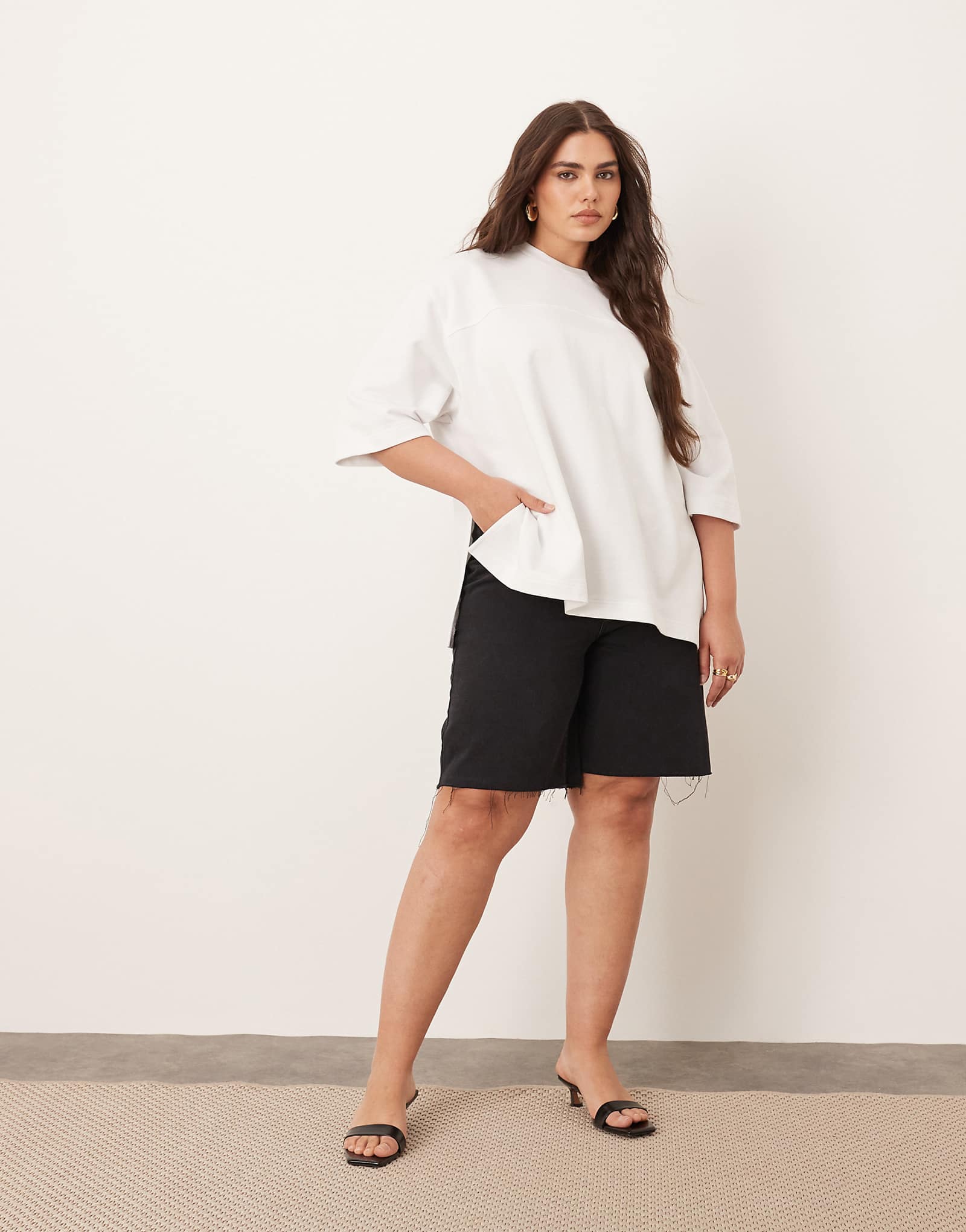 ARRANGE Curve Wilson denim slouchy shorts in washed black 13090₽