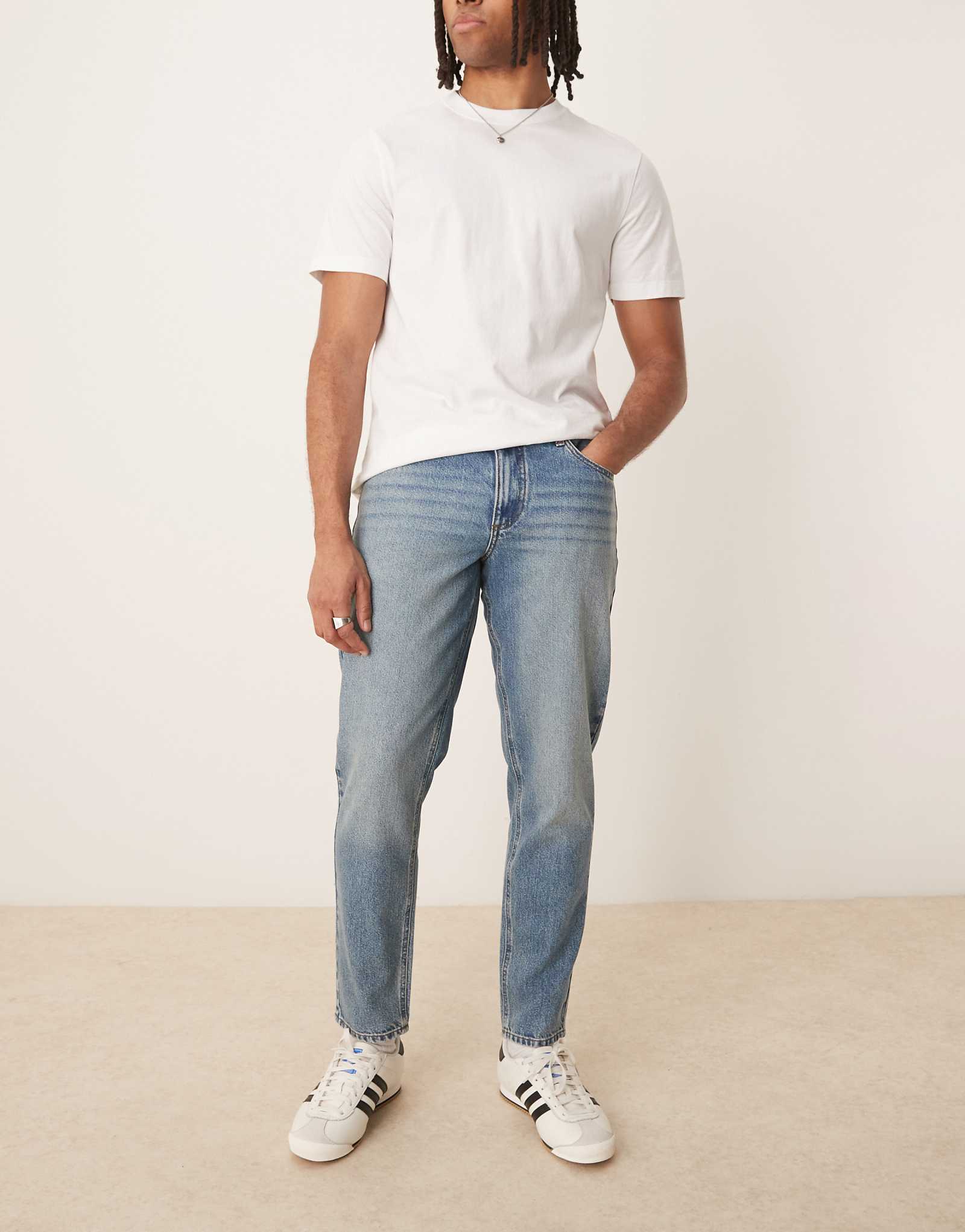 ASOS DESIGN tapered jeans in mid wash blue 5690₽