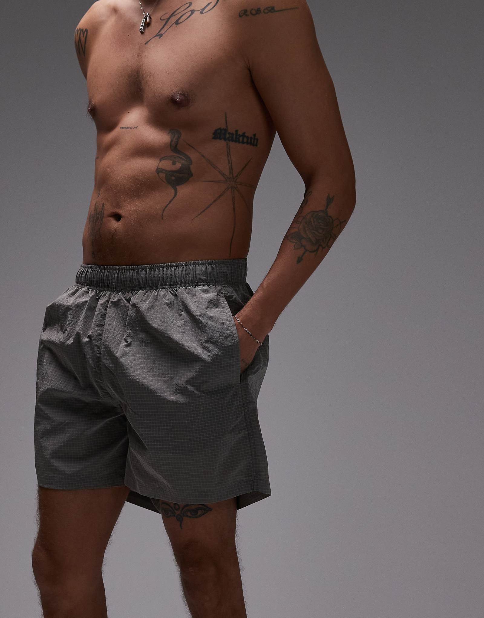 ARKET ribstop swim shorts in light gray checkerboard 9390₽