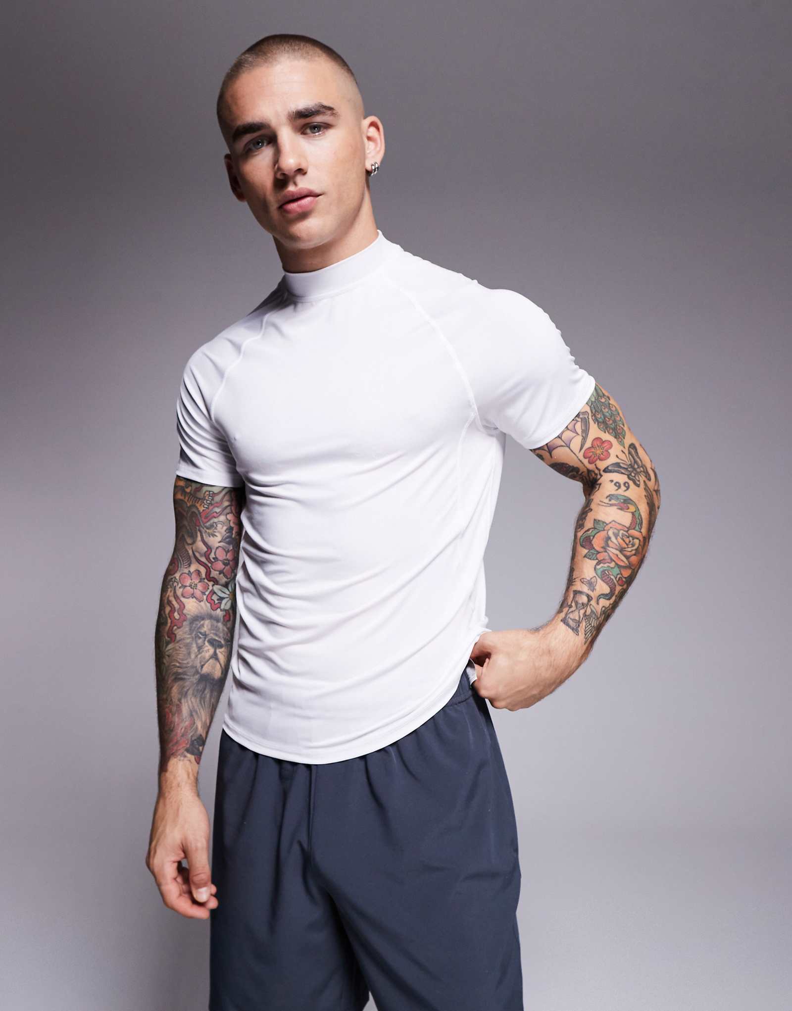 4505 muscle fit seam detail quick dry base layer T-shirt with mock neck in white 5090₽