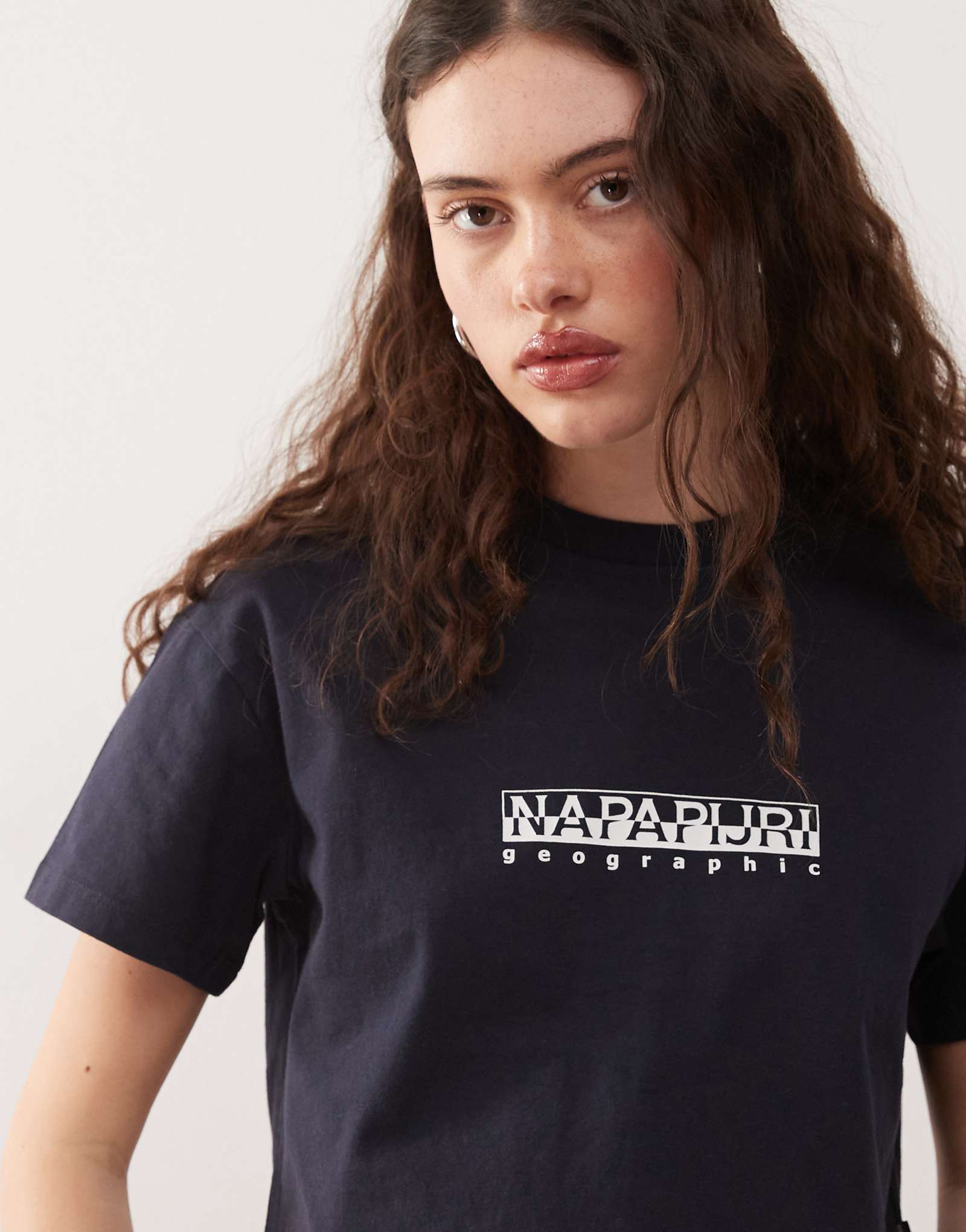 Napapijri Box logo cropped T-shirt in navy 10090₽
