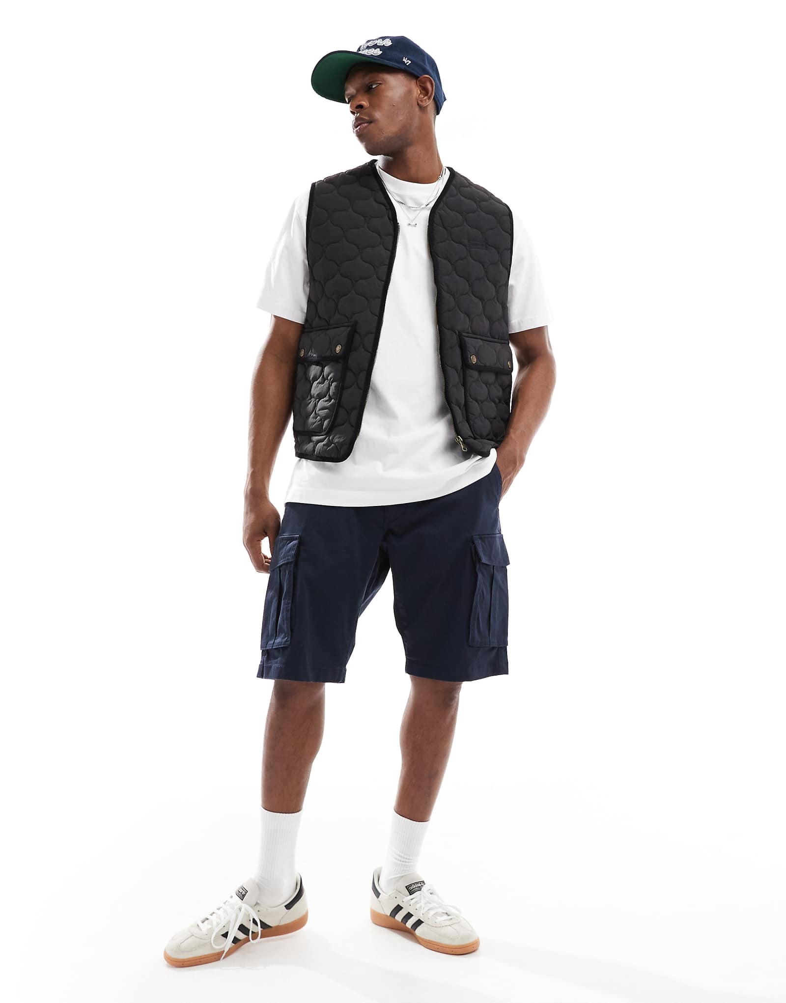 GANT relaxed fit twill cargo shorts in navy 23590₽