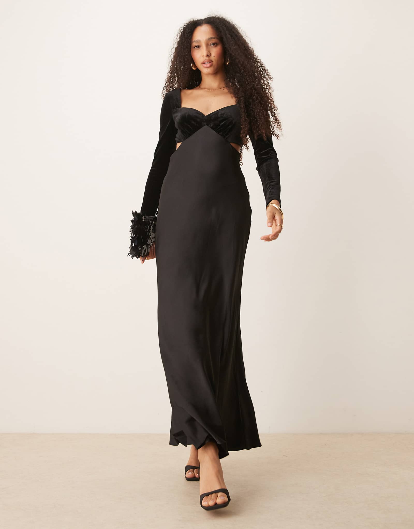 Ever New velvet satin cowl back maxi dress in black 29790₽