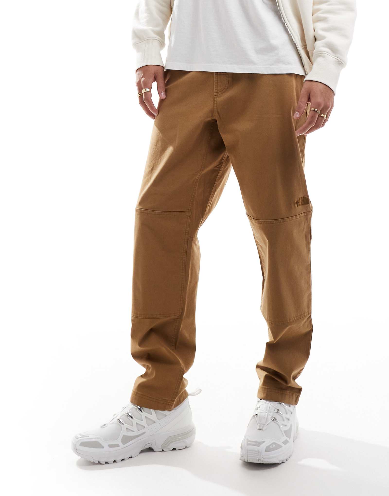 The North Face Beta Utility Belted Pants in brown 20390₽
