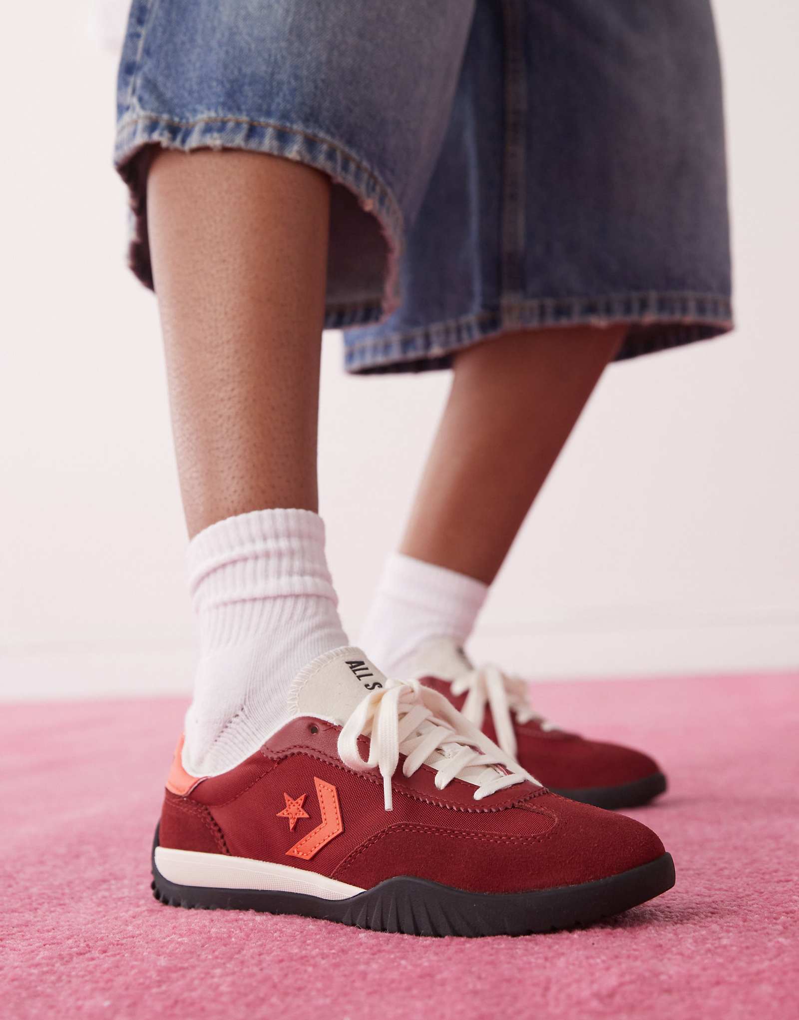 Converse Run Star Retro athletic sneakers in red with pink details 10790₽