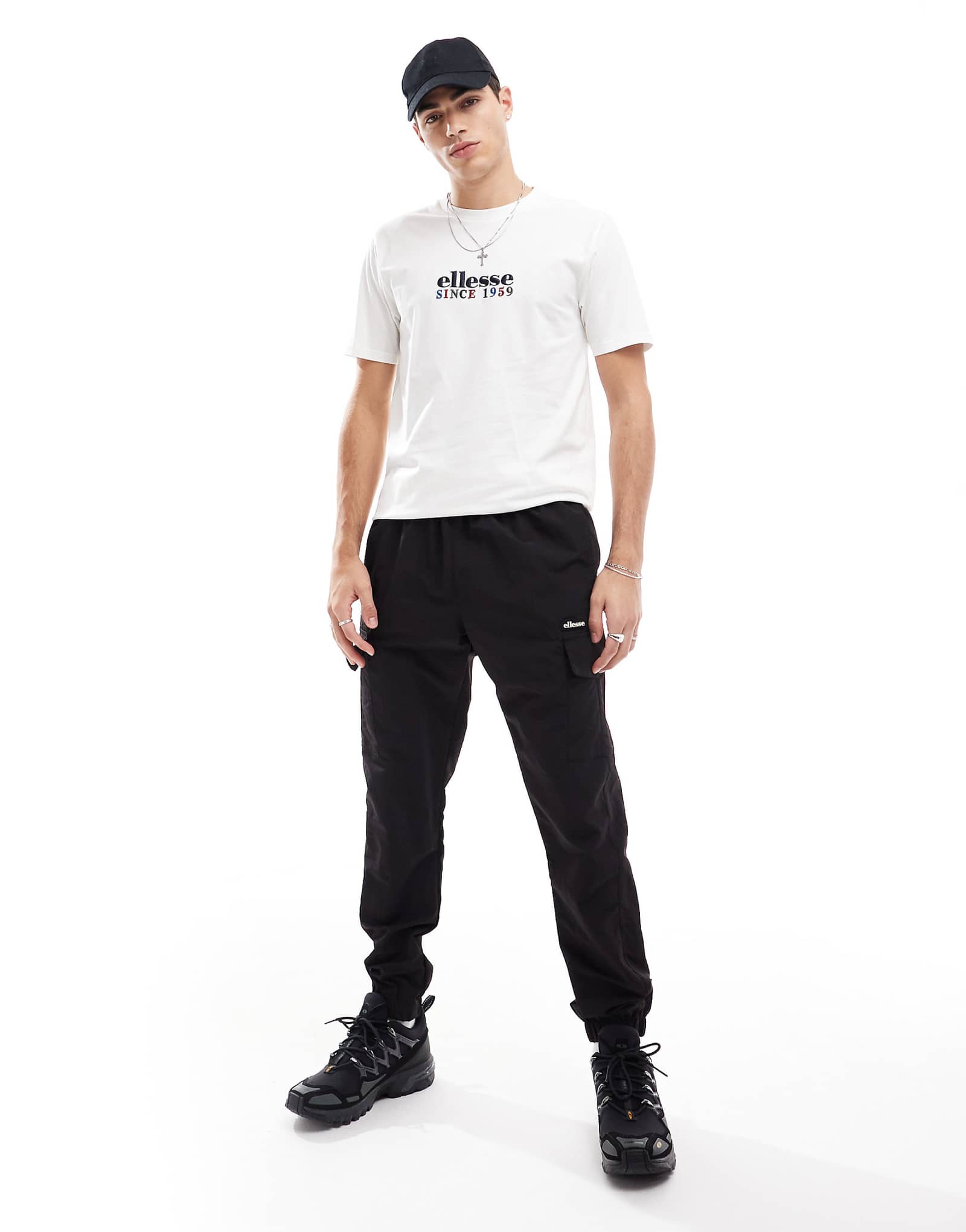 ellesse Nanaimo cargo pants in black 14090₽