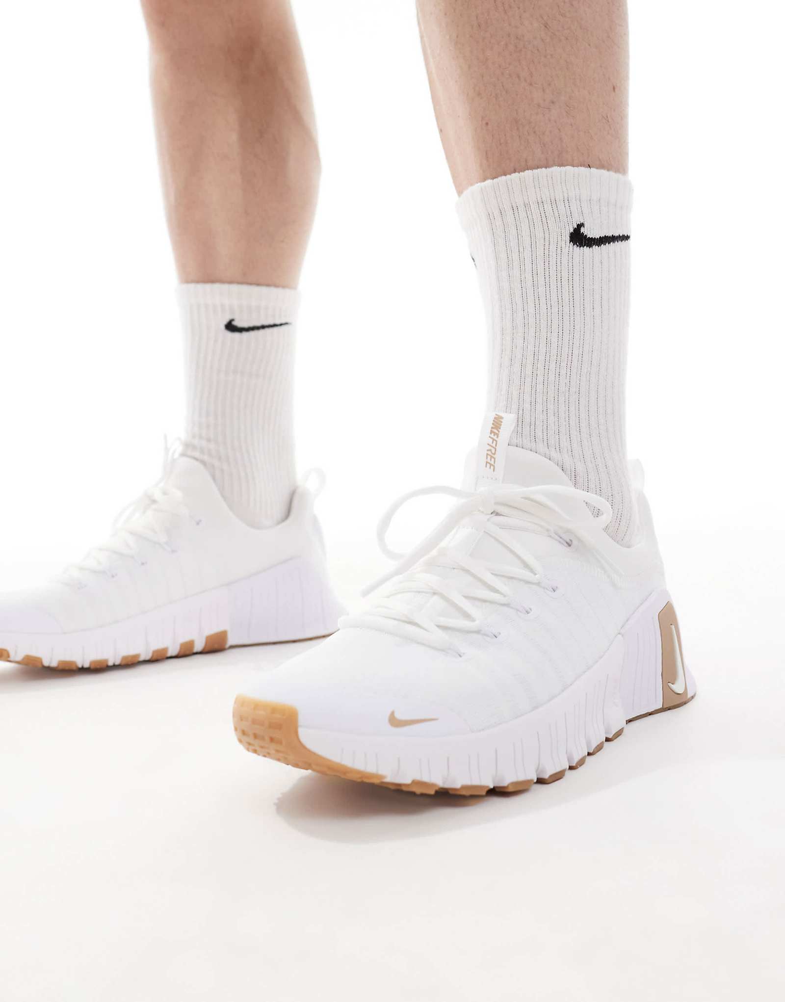 Nike Training Free Metcon 6 sneakers in white and yellow 25490₽