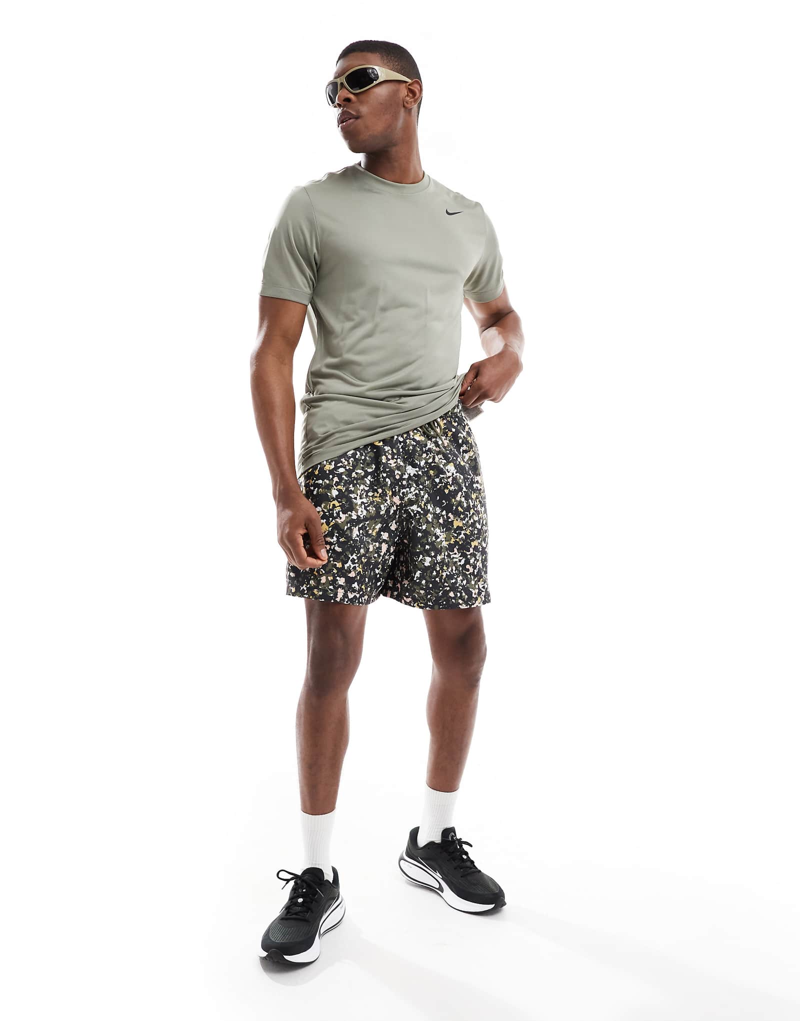 Nike Club Regrind speckled print shorts in khaki and white 11890₽