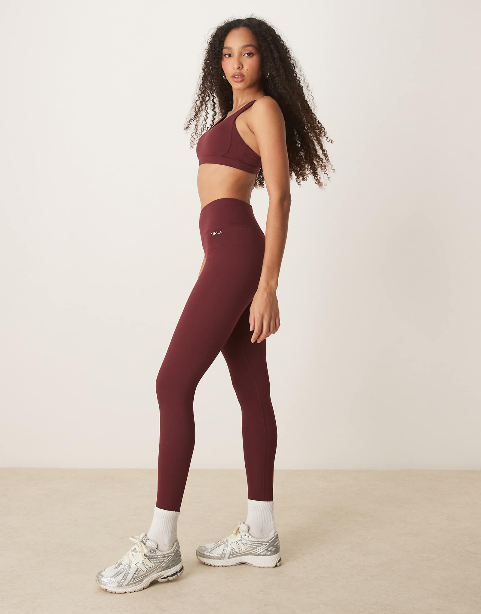 Tala Skinluxe V waist leggings in red 14790₽