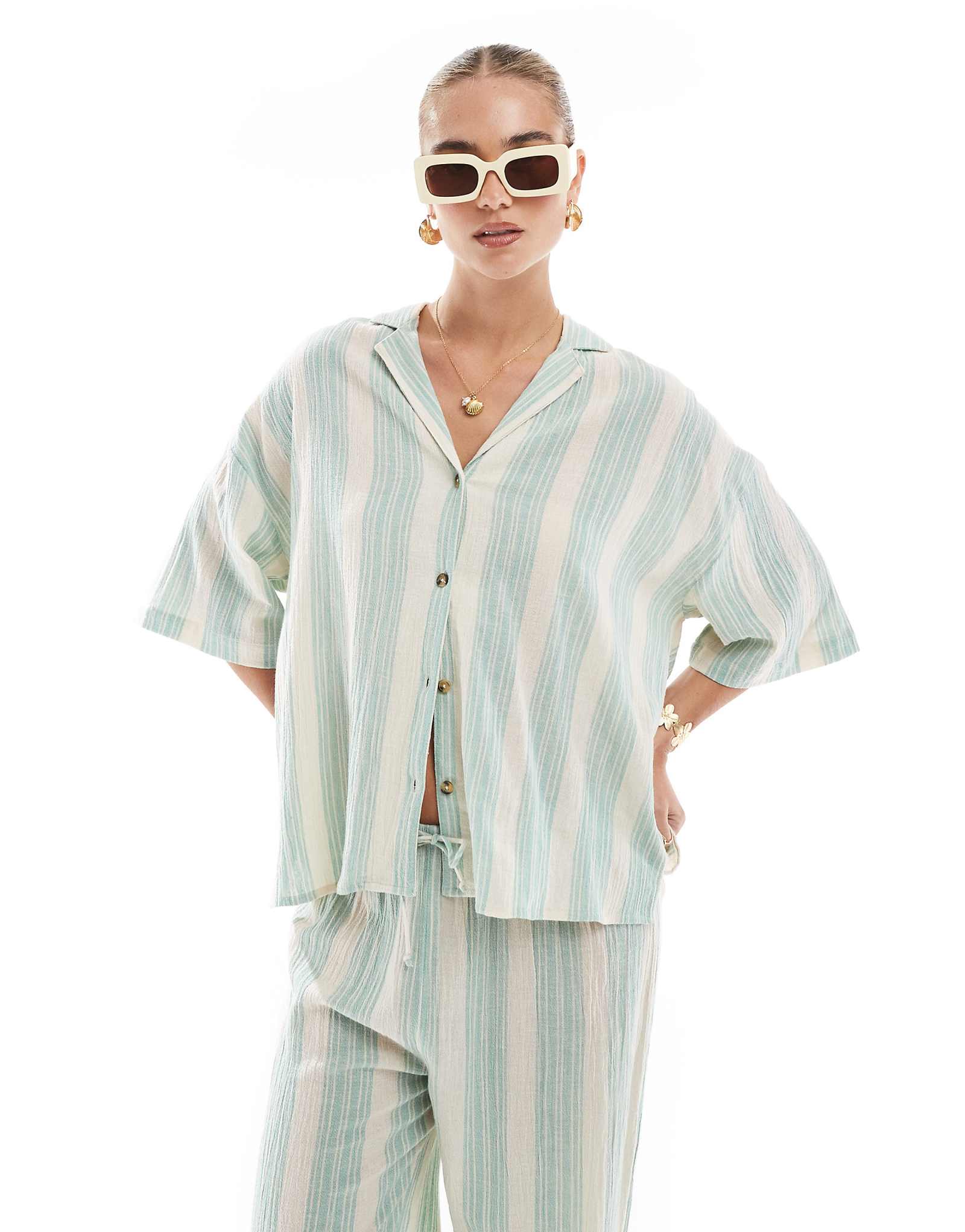 Billabong sunny daze short sleeve beach shirt in island green - part of a set 8490₽