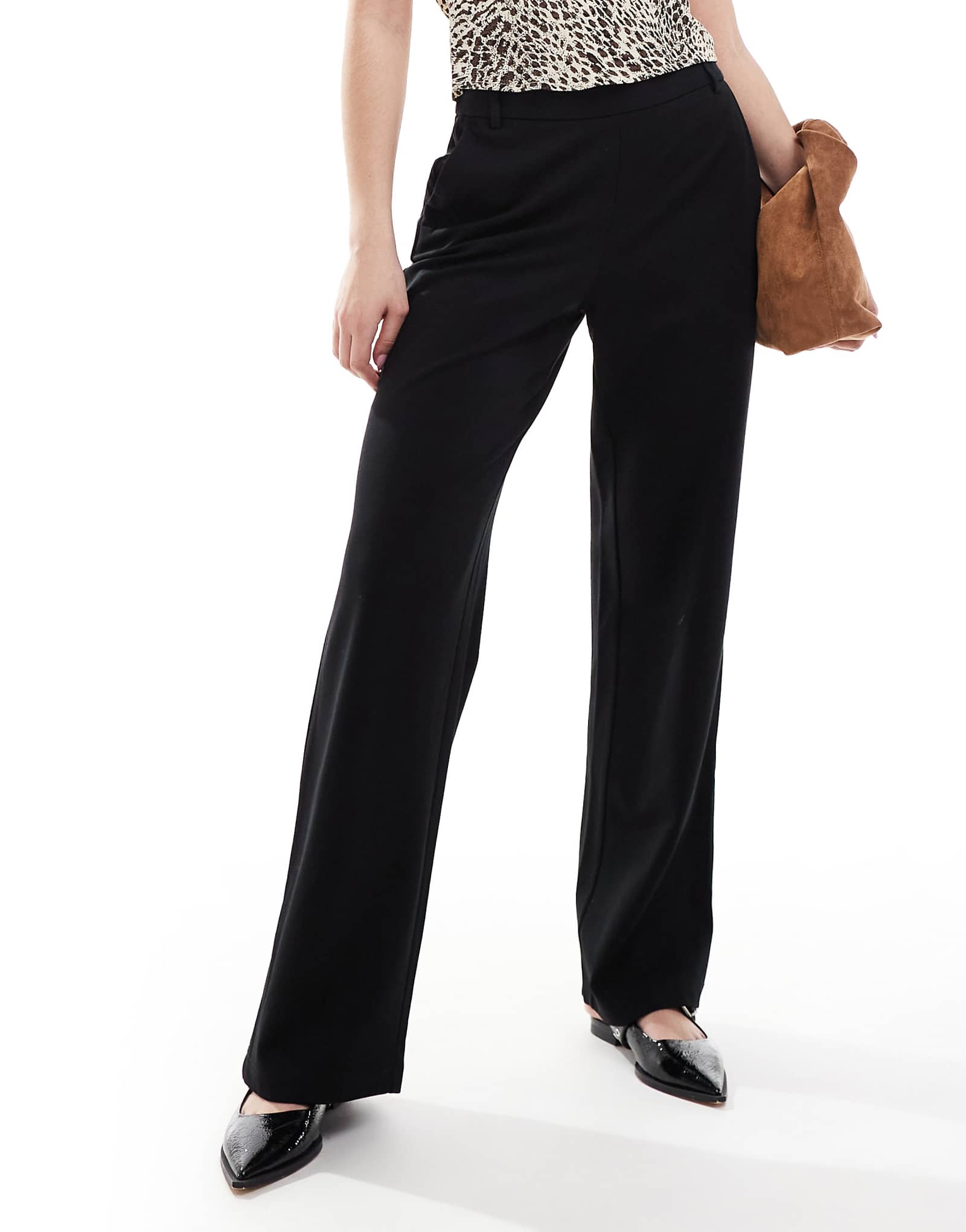 Only straight leg pants in black 13690₽