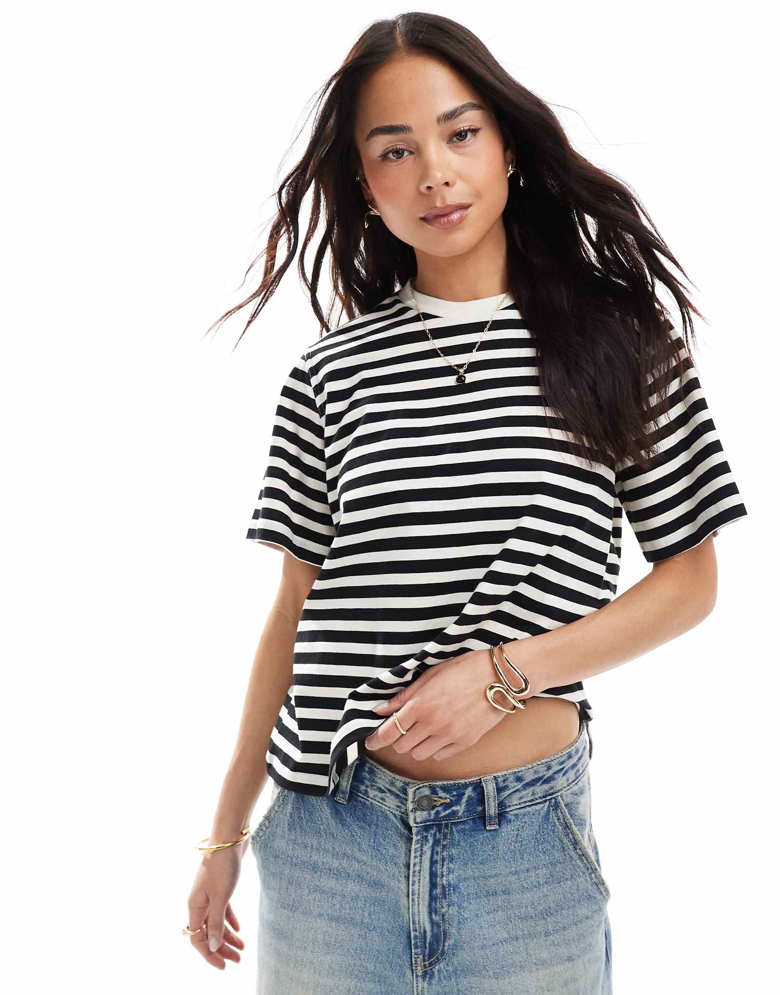 ONLY contrast neck T-shirt in black - white stripes 6690₽