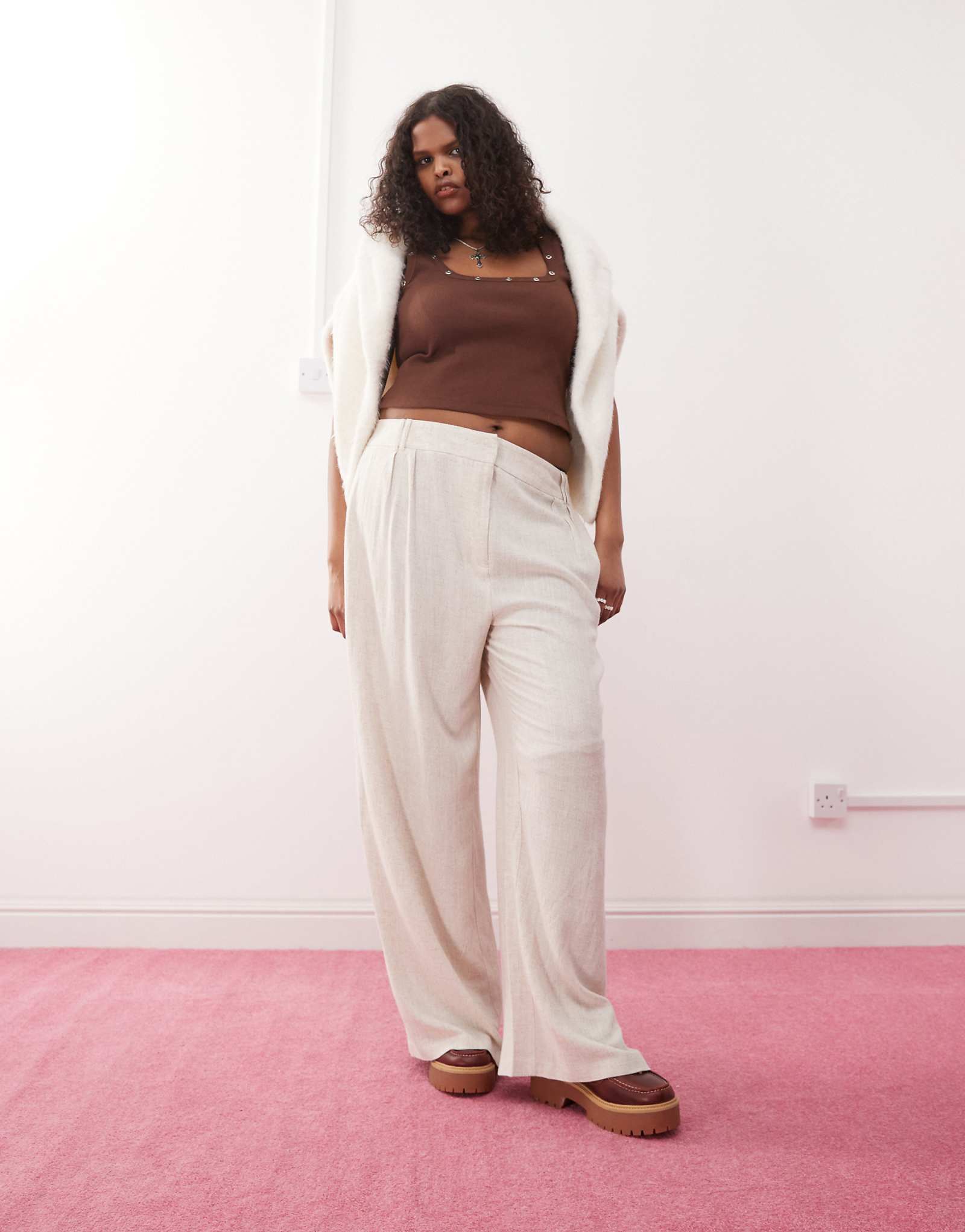 COLLUSION Plus relaxed linen blend pants in stone 3890₽