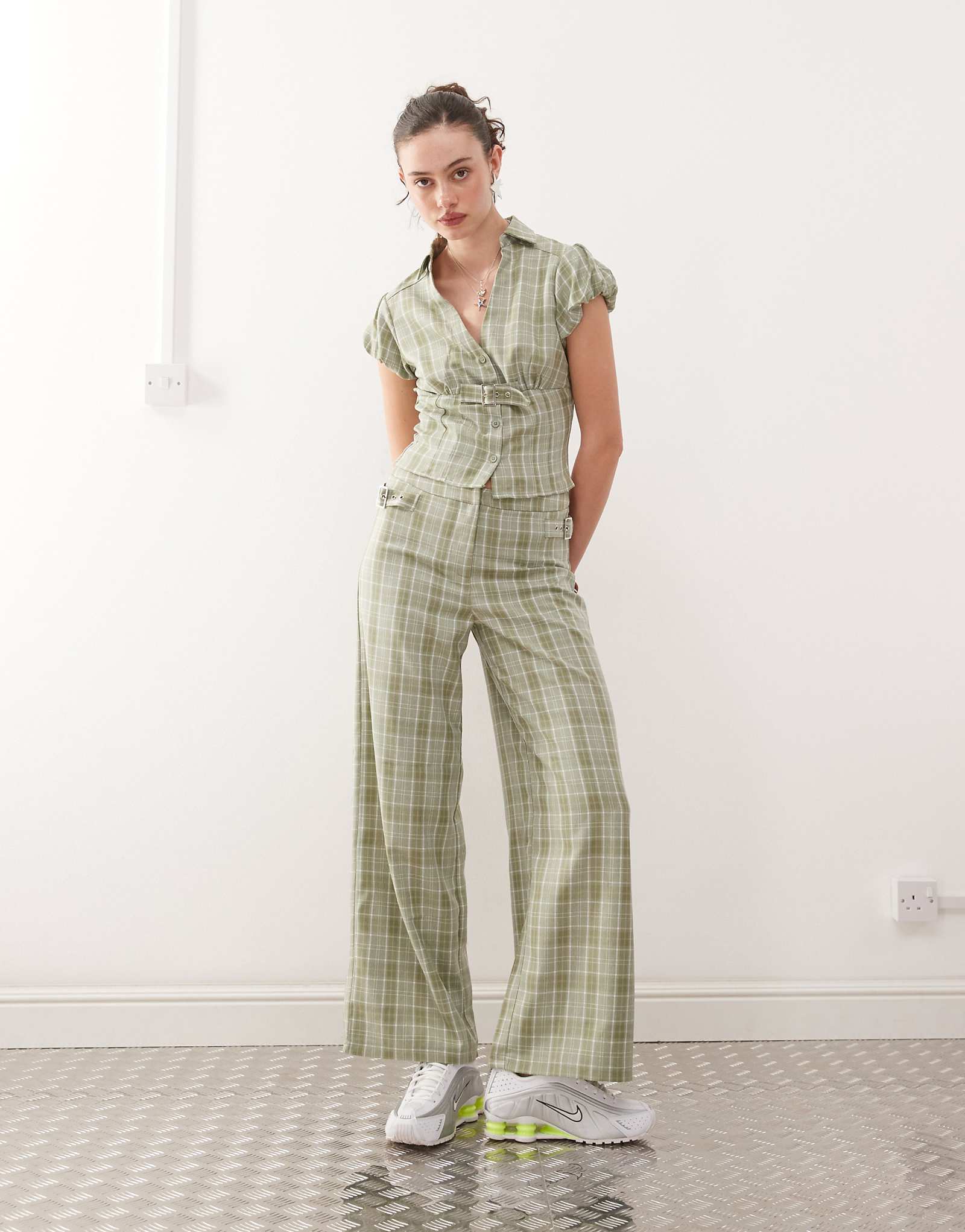 COLLUSION y2k tailored pants in green plaid 9090₽