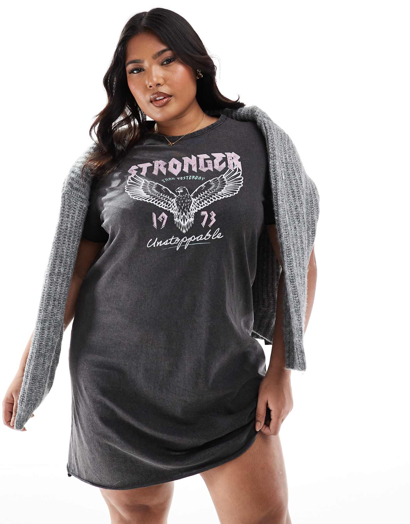 ONLY Curve Stronger print T-shirt dress in black 5590₽