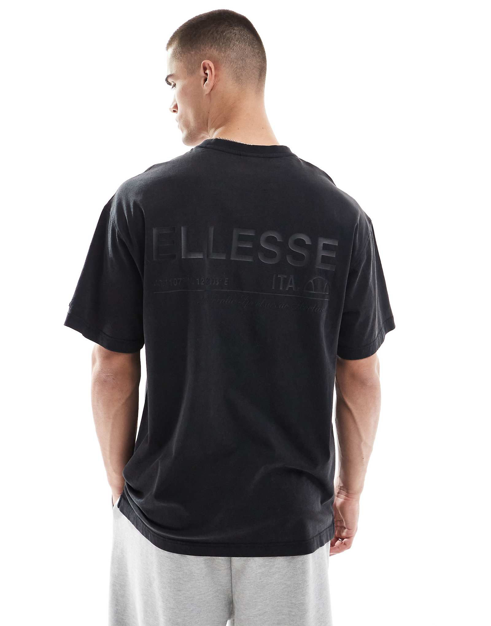 ellesse Parete T-shirt in black 8190₽