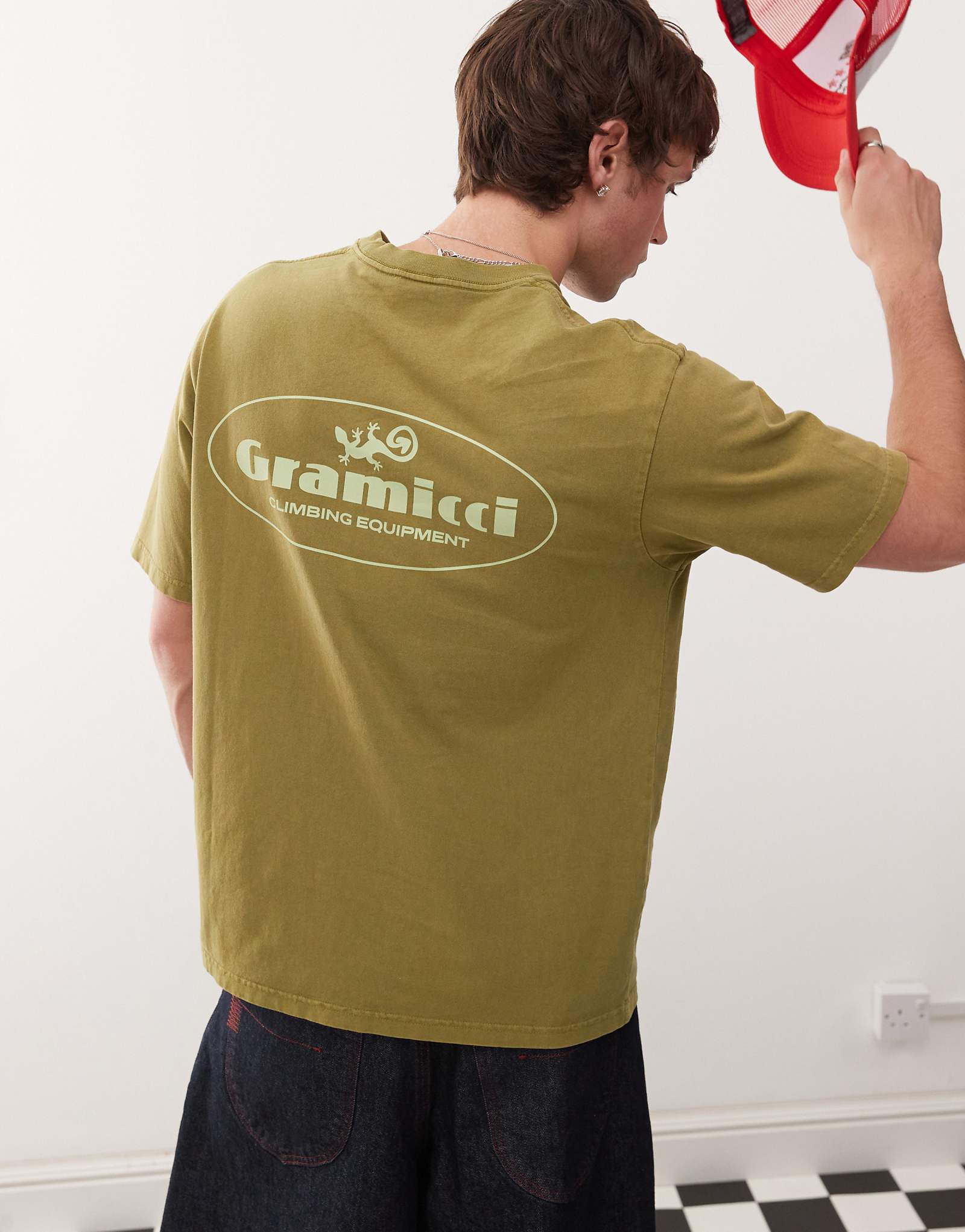 Gramicci climbing equipment graphic t-shirt in green 11790₽