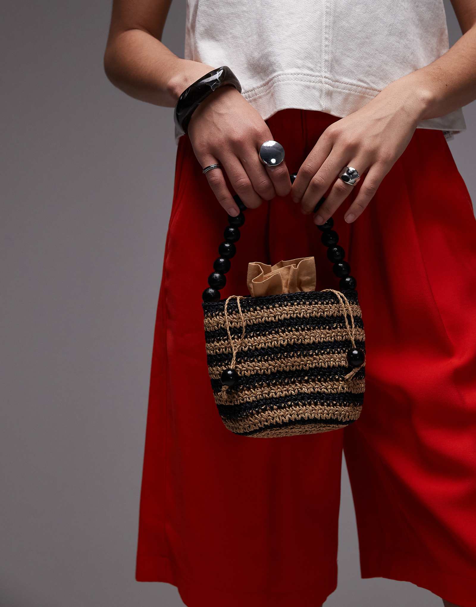 Topshop Gevvie beaded handle straw bag in black stripe 8490₽