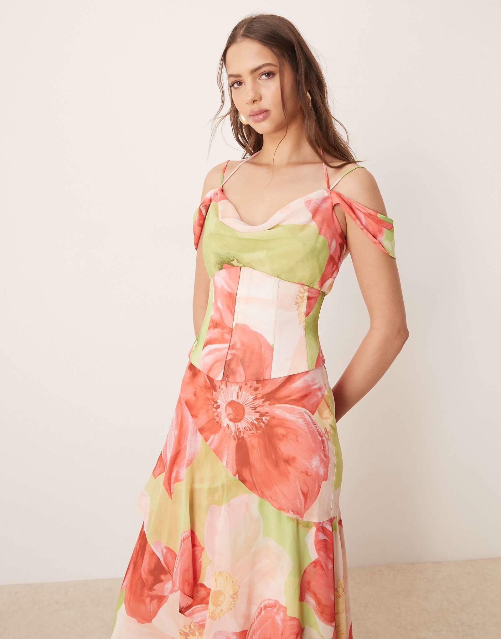 Новое макси-платье со съемным корсетом красного цвета в цветочек оверсайз 42490₽