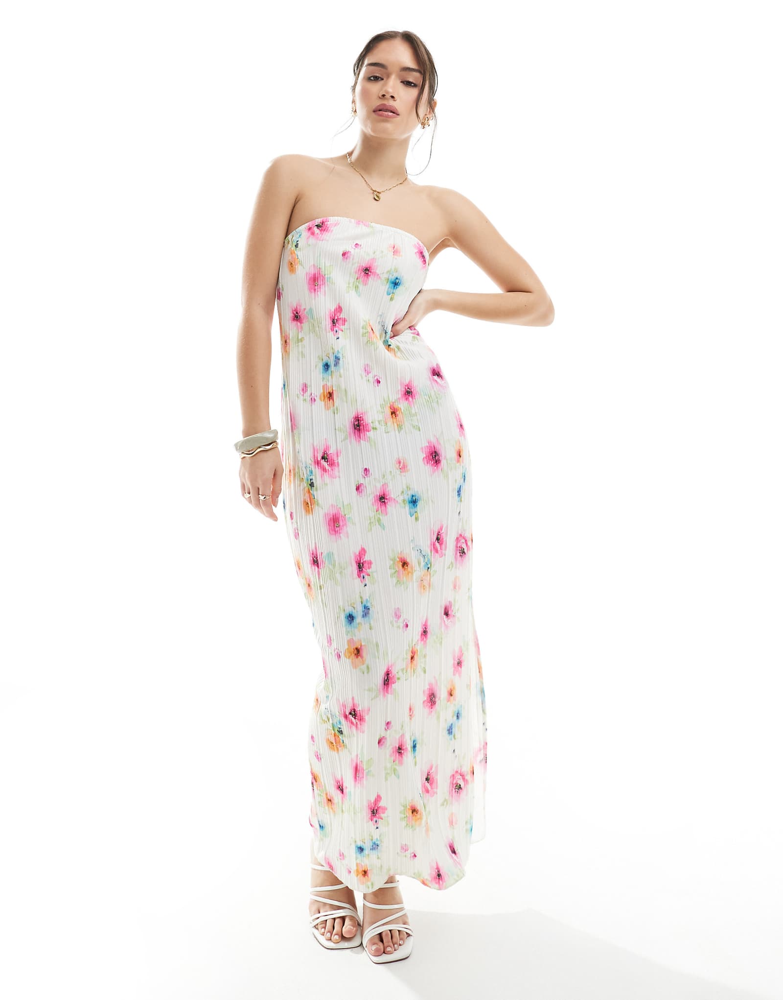 Pieces plisse bandeau maxi dress in white floral print 7590₽