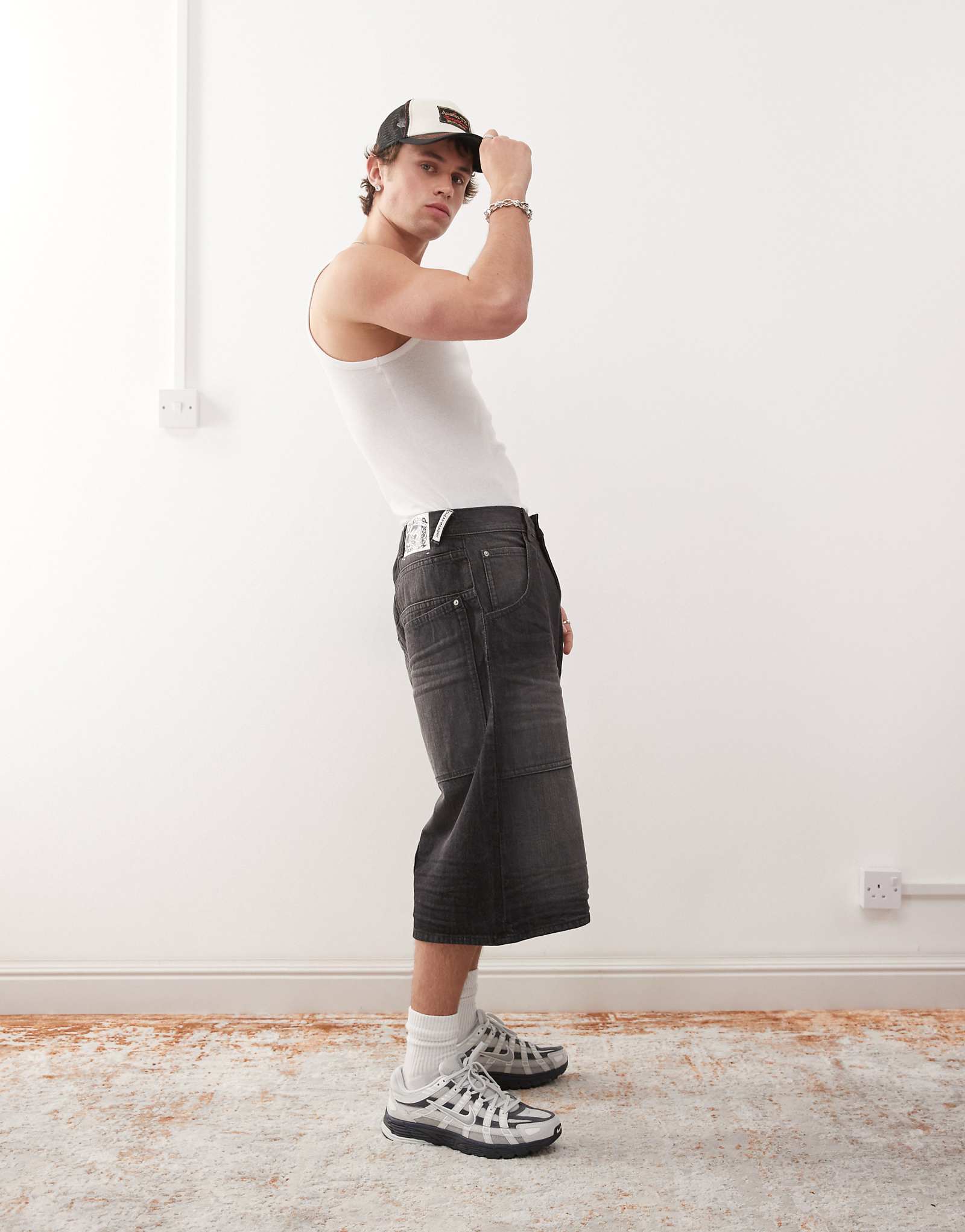 Cheap Monday Dunno jorts in black web wash 10190₽