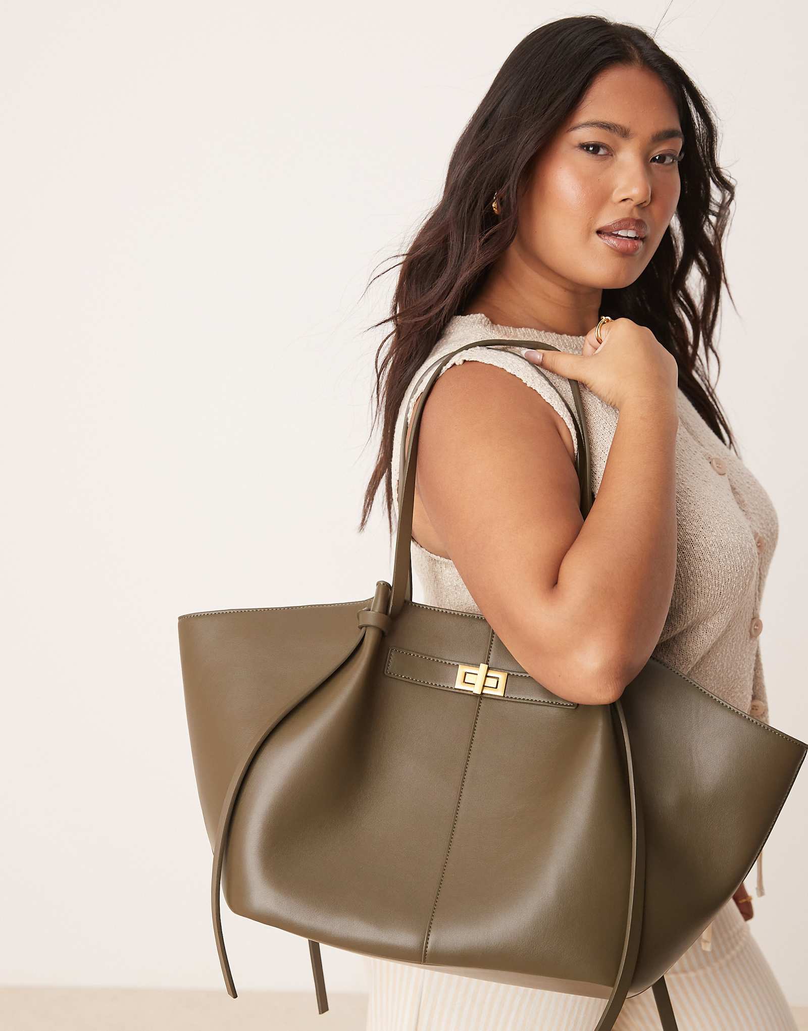 Gina Tricot faux leather medium tote bag with strap and clutch detail in deep taupe khaki 12390₽