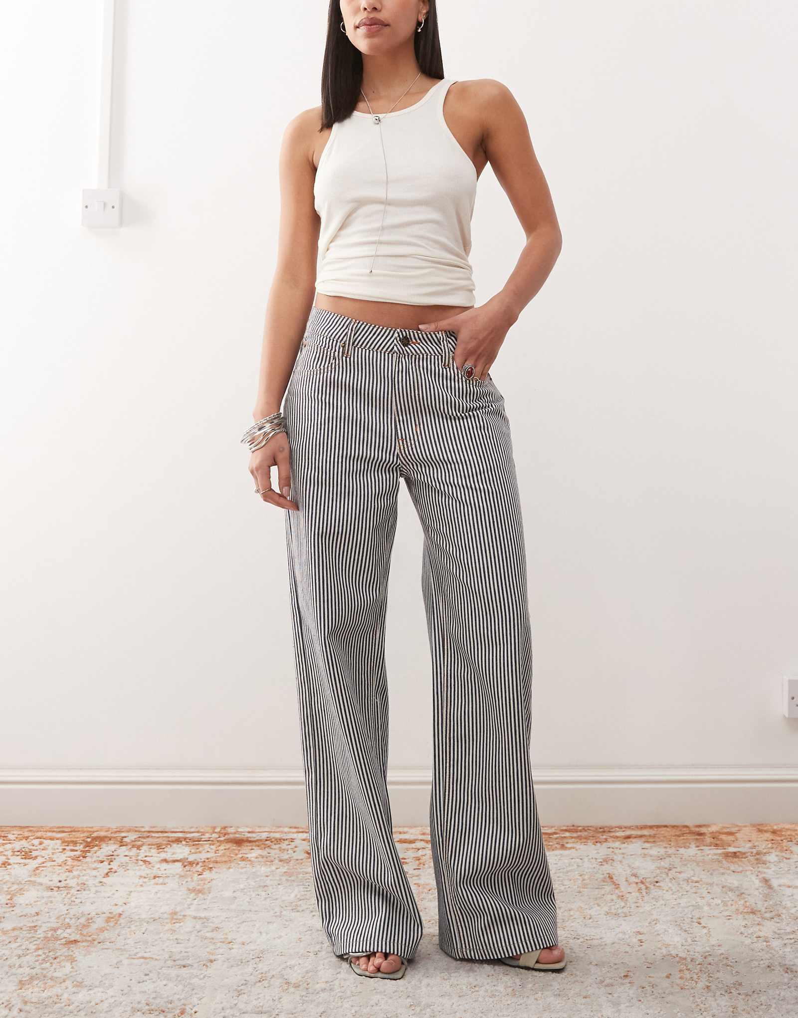 Lioness low rise wide leg jeans in blue and white stripe 18890₽