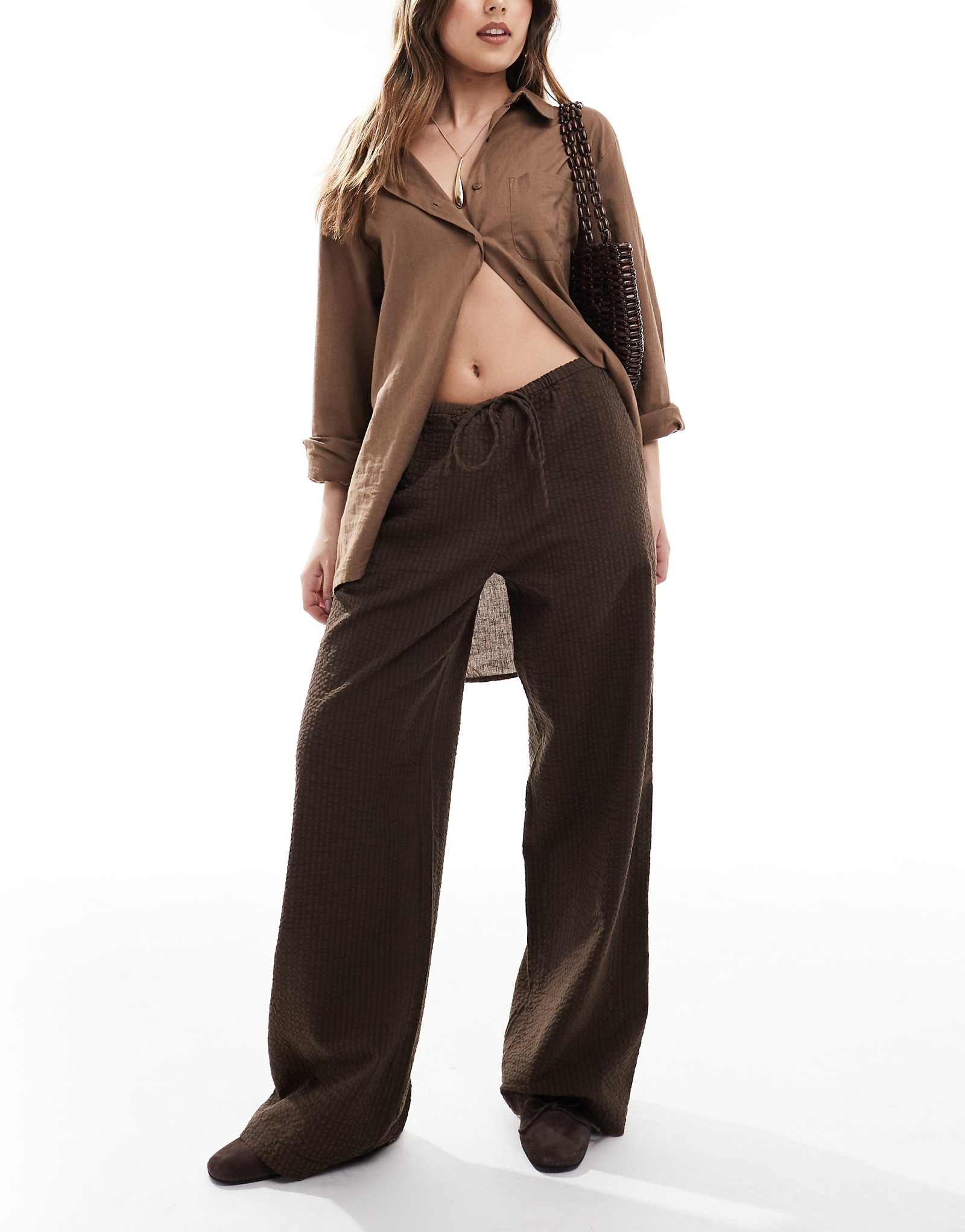 Monki wide leg drawstring seersucker pants in brown 5690₽