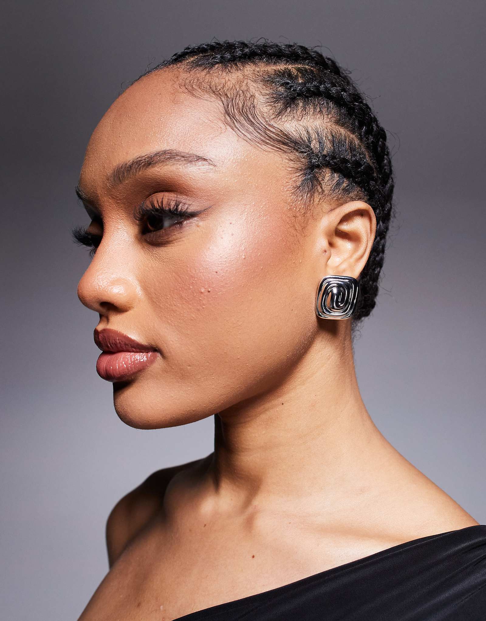 Neck On The Line spiral square statement stud earrings in silver stainless steel 8590₽