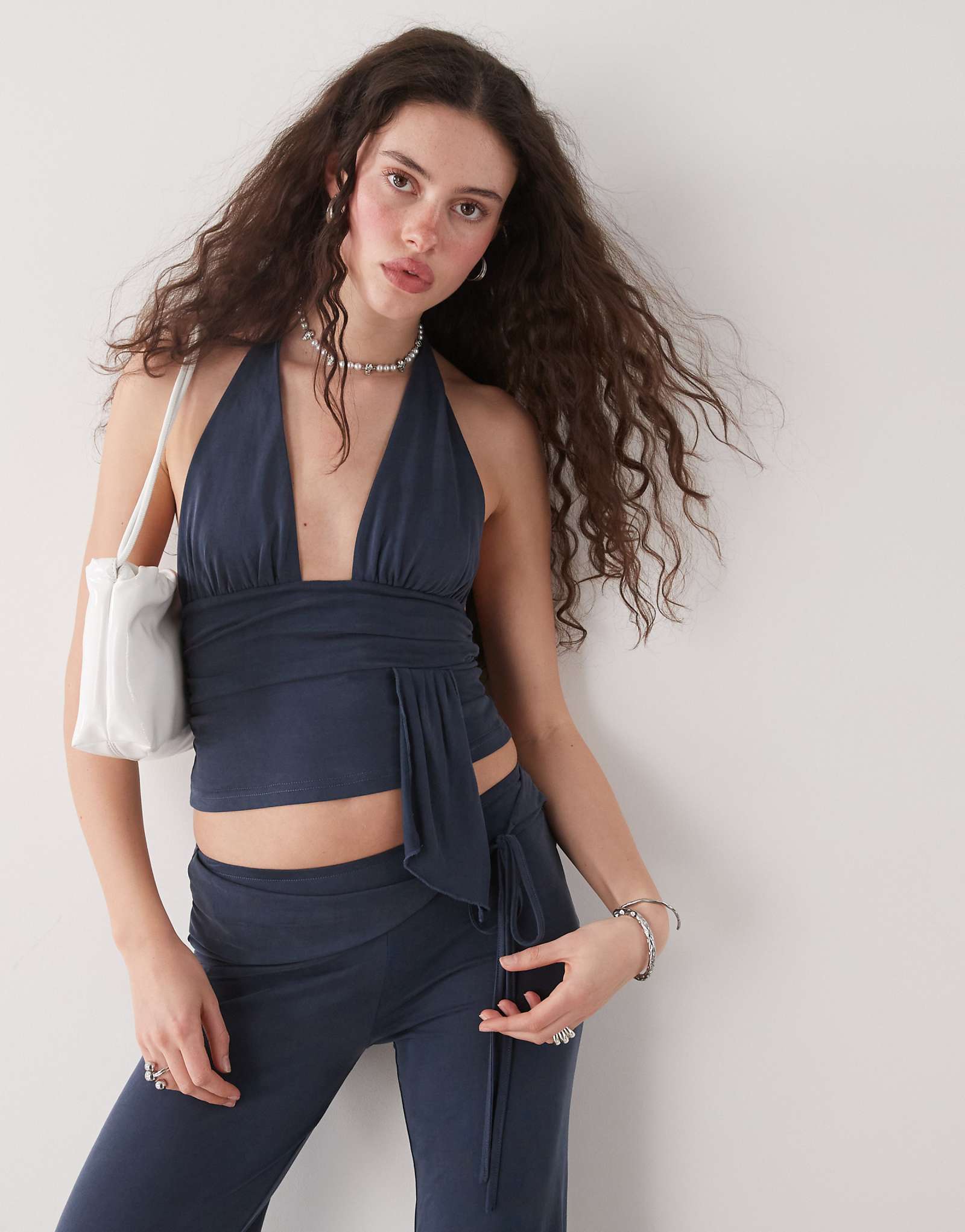 Облегающий топ на бретельках Motel prilla с запахом в синем цвете ocean storm