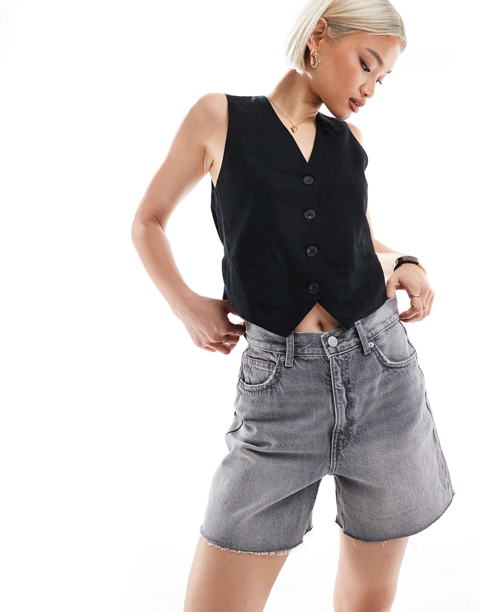 Pull-Bear high rise mom denim shorts in gray 7590₽