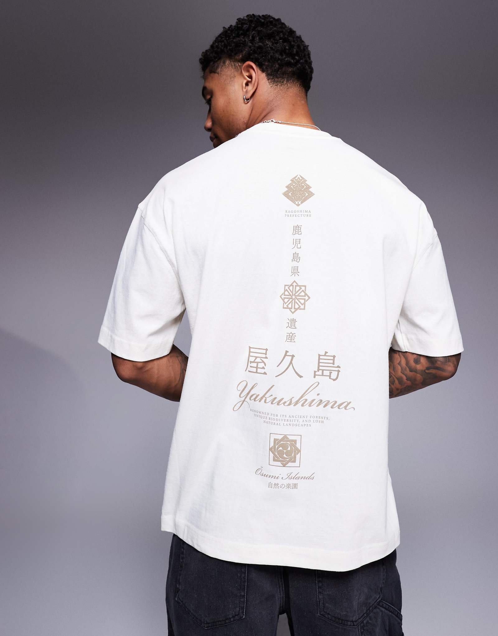 Футболка оверсайз River Island с вертикальным рисунком Якусимы цвета экрю 4490₽