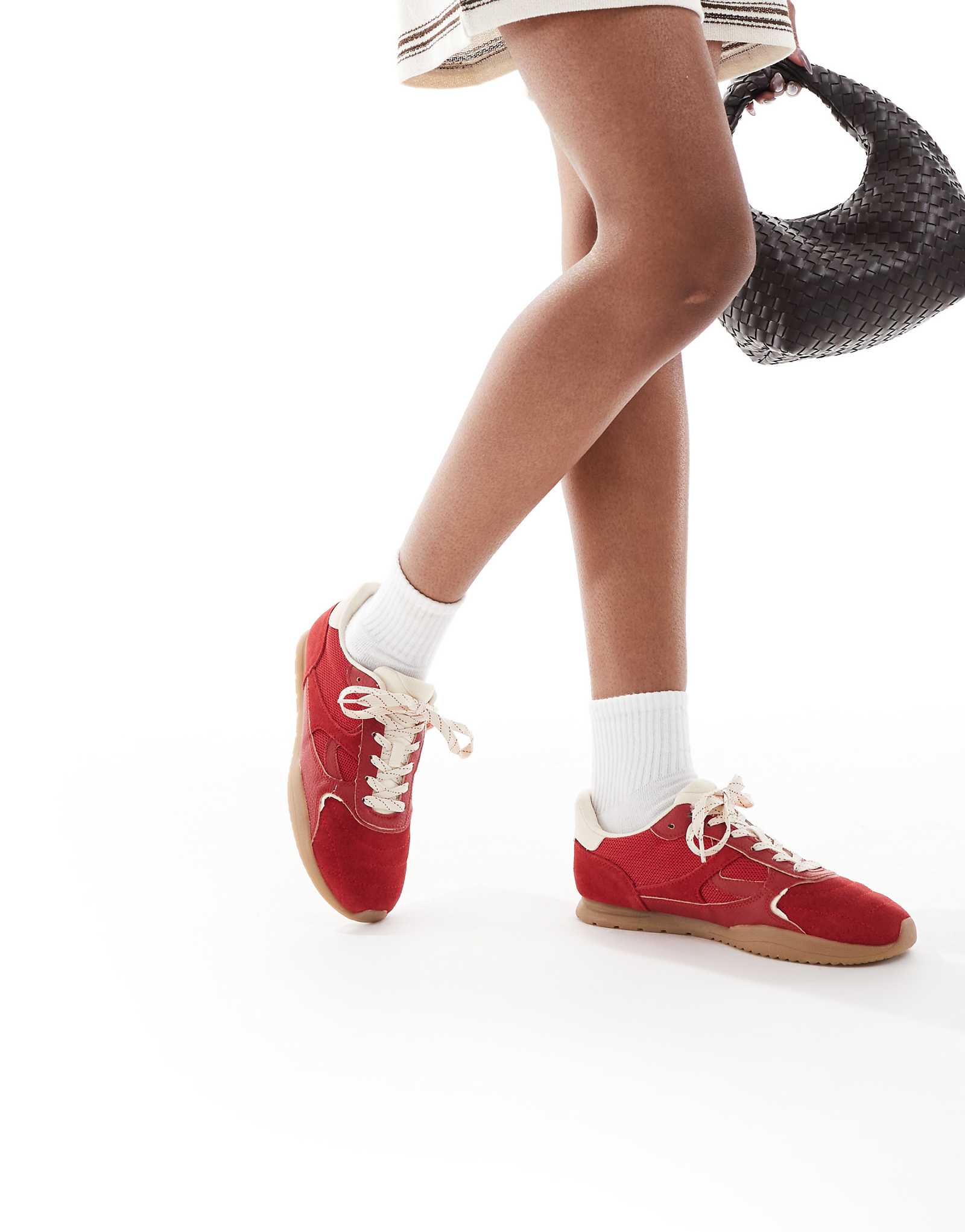 Stradivarius running sneakers in red leather suede 7990₽