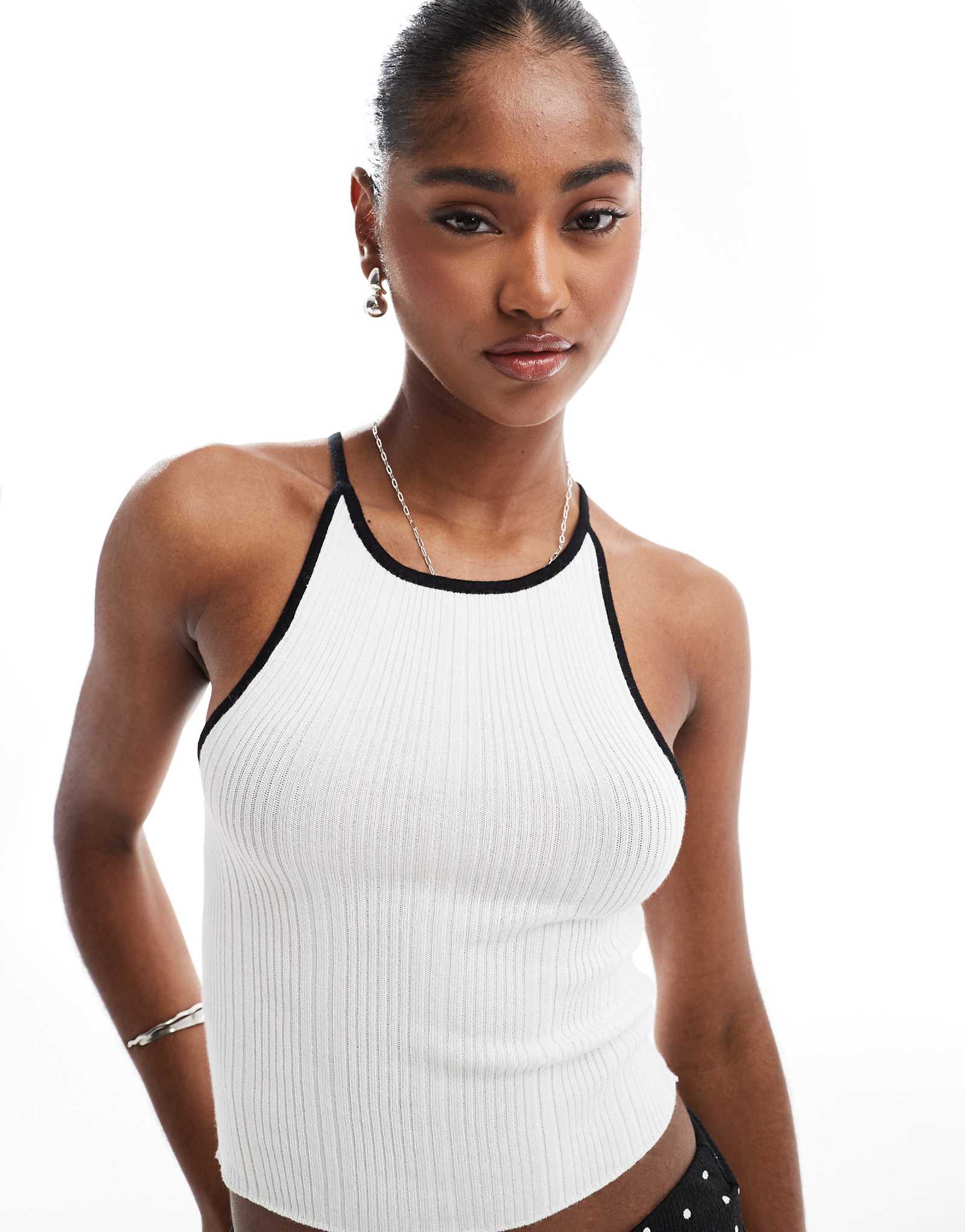 Brave Soul knit cropped tank top in white with black tipping 4690₽