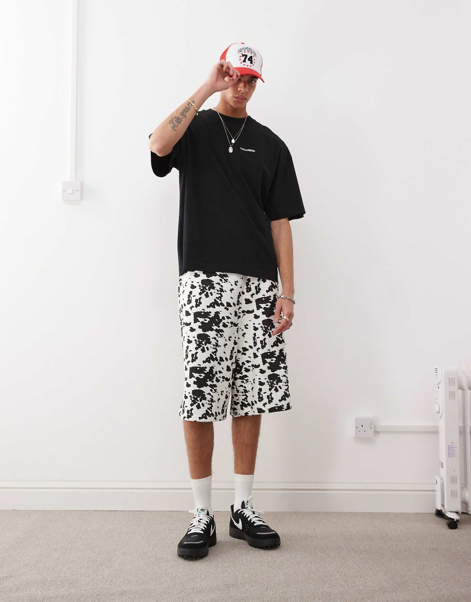 COLLUSION Skater relaxed jersey shorts in cow print 8590₽