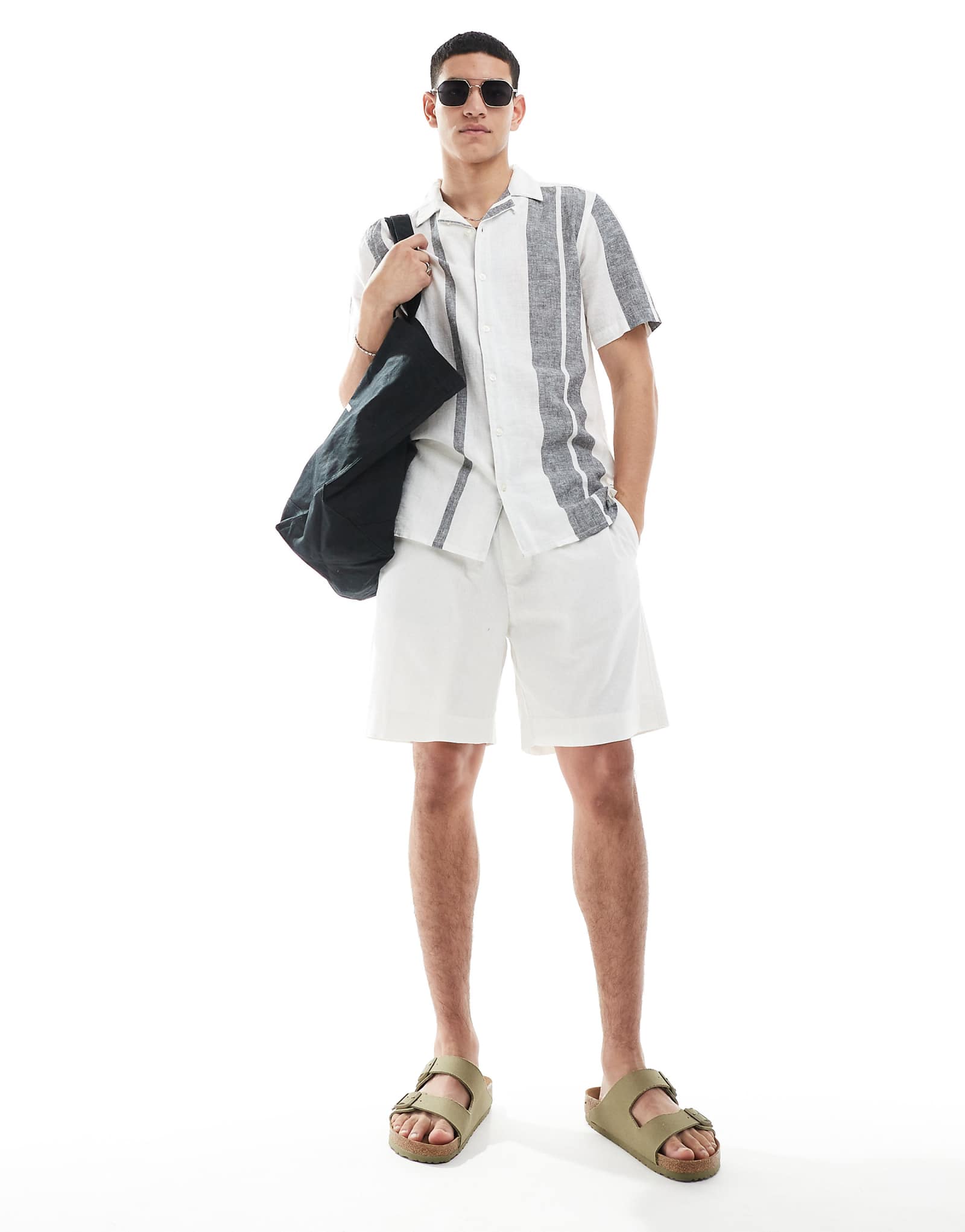 Pull-Bear linen blend shorts in ecru 7590₽