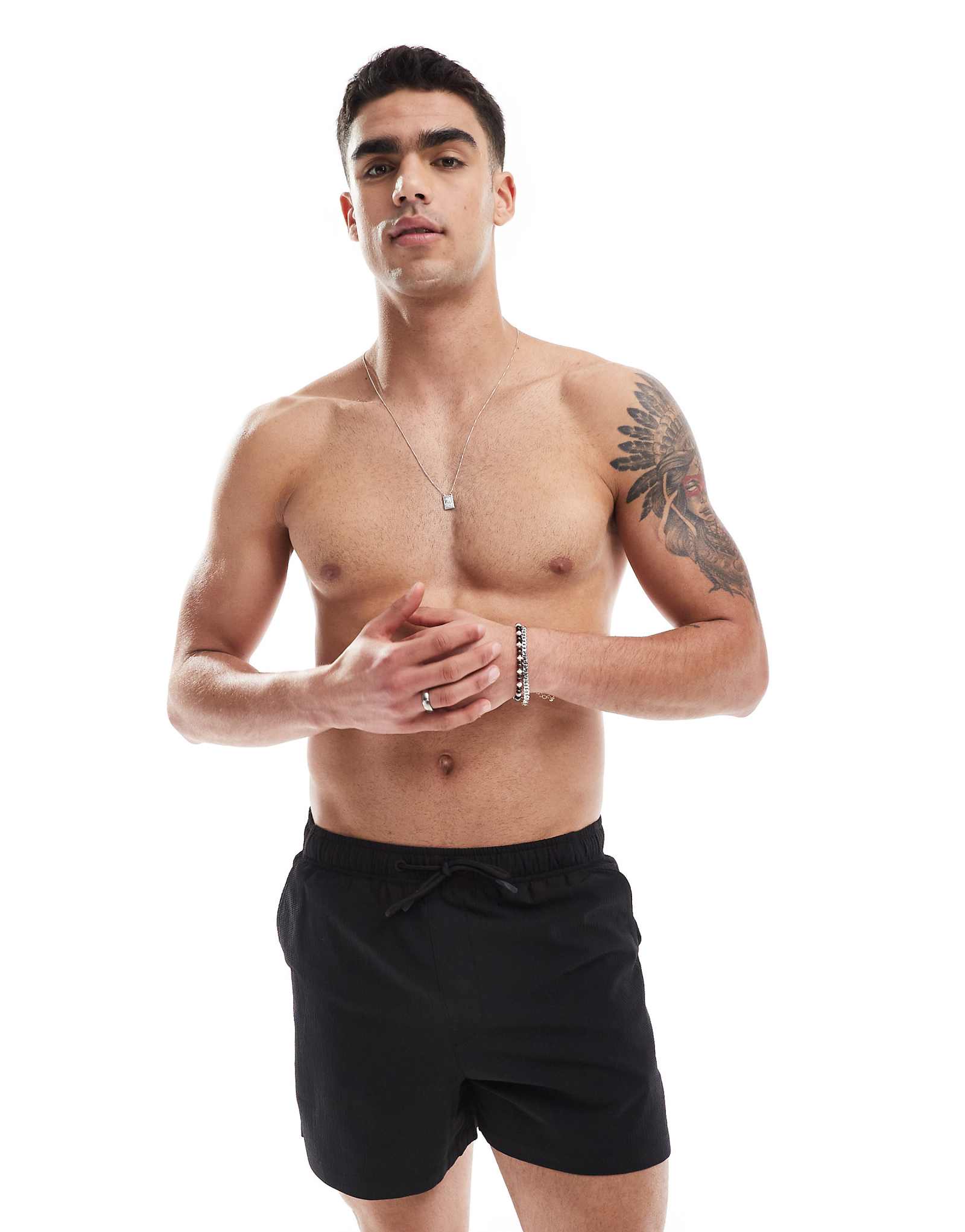 Pull-Bear textured swim shorts with pockets in black 5690₽